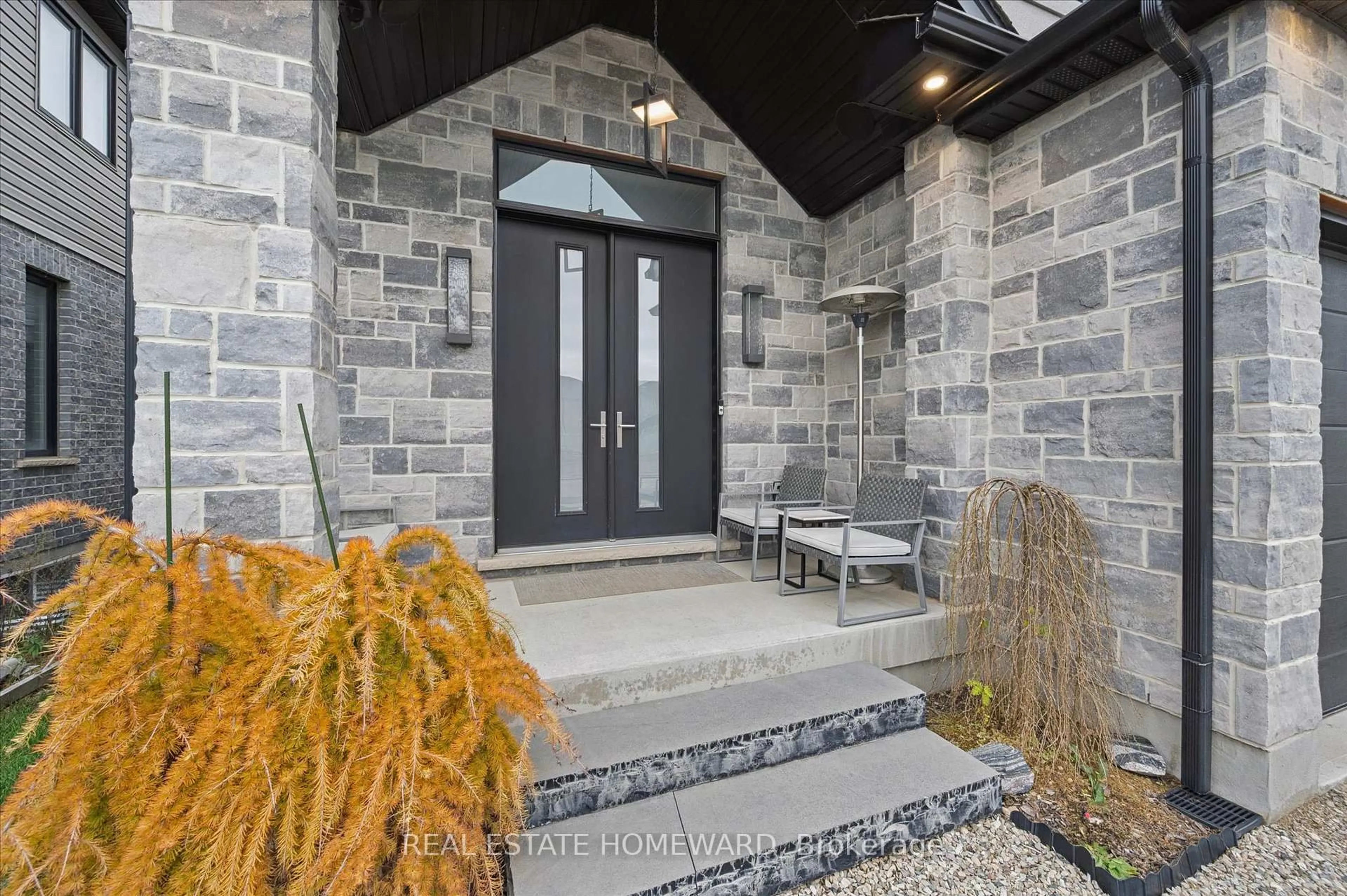 Indoor entryway for 349 Masters Dr, Woodstock Ontario N4T 0L2