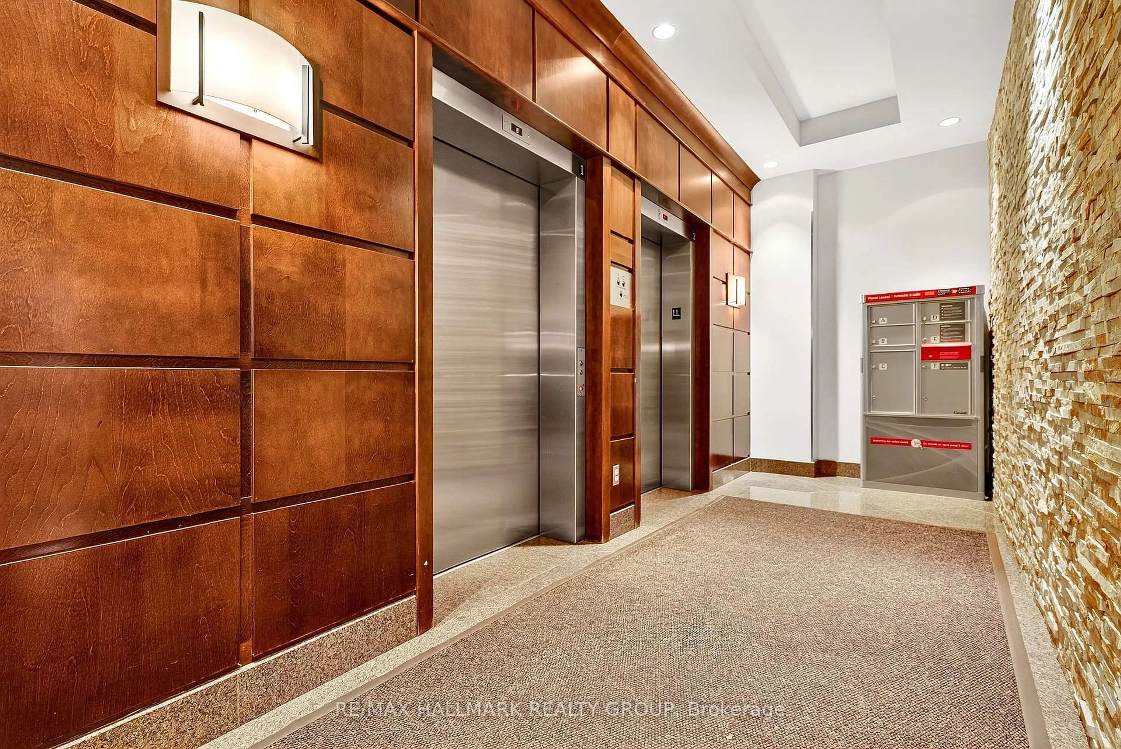 Indoor foyer for 200 Besserer St #1206, Ottawa Ontario K1N 0A7