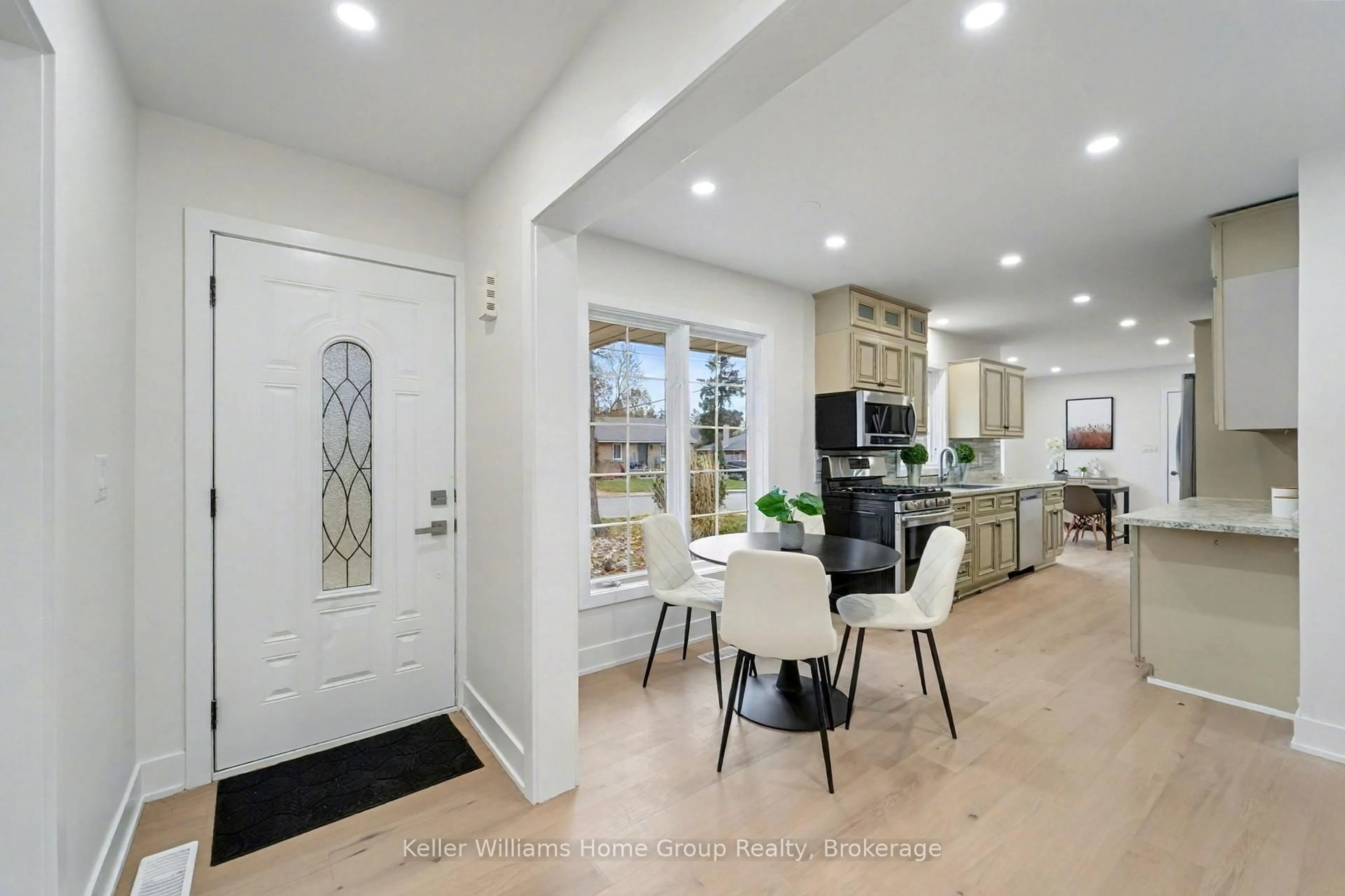 Indoor entryway for 519 Fair St, Woodstock Ontario N4S 5T7