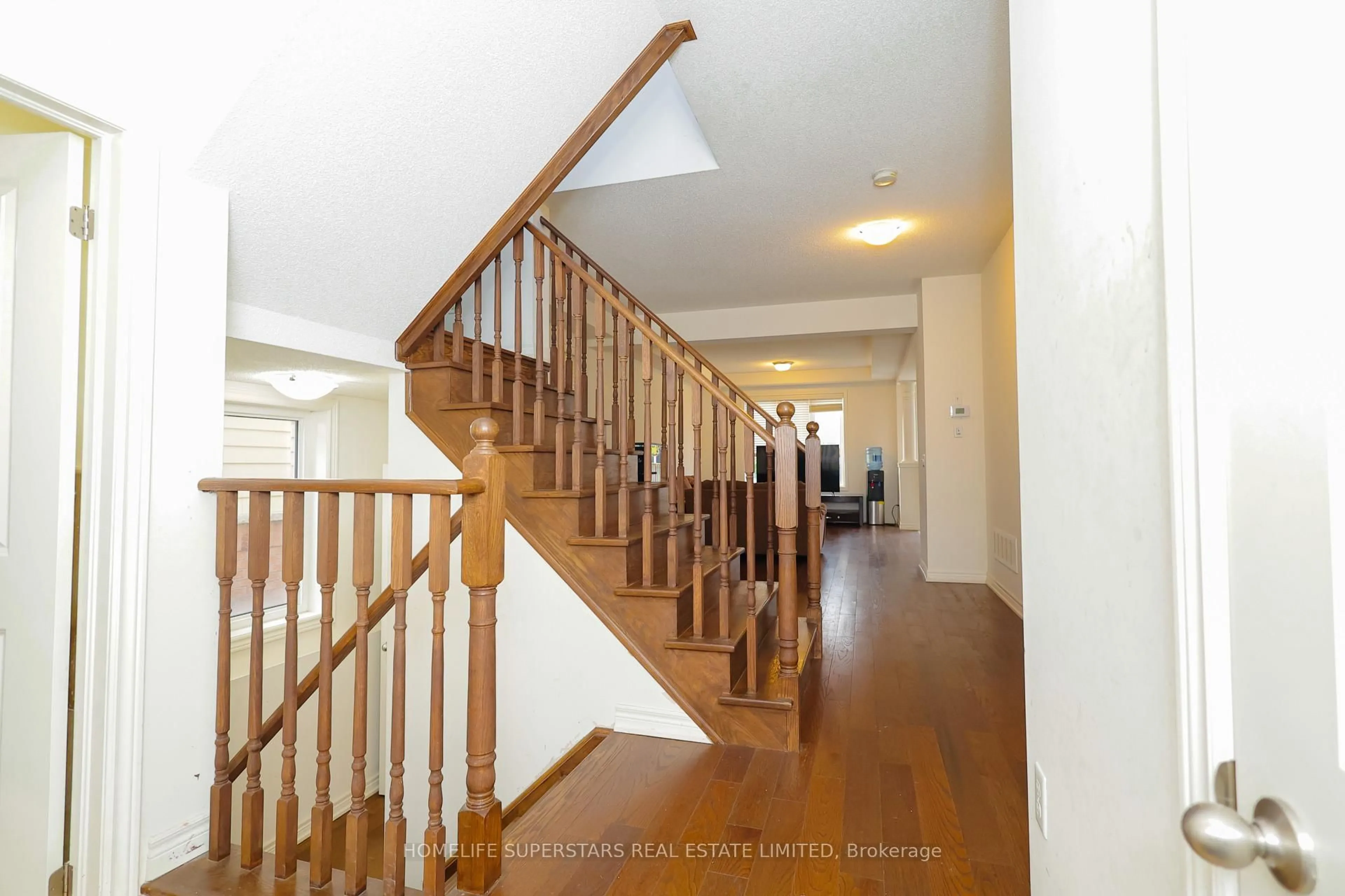 Indoor foyer for 7 White Ash Rd, Thorold Ontario L2V 5G5