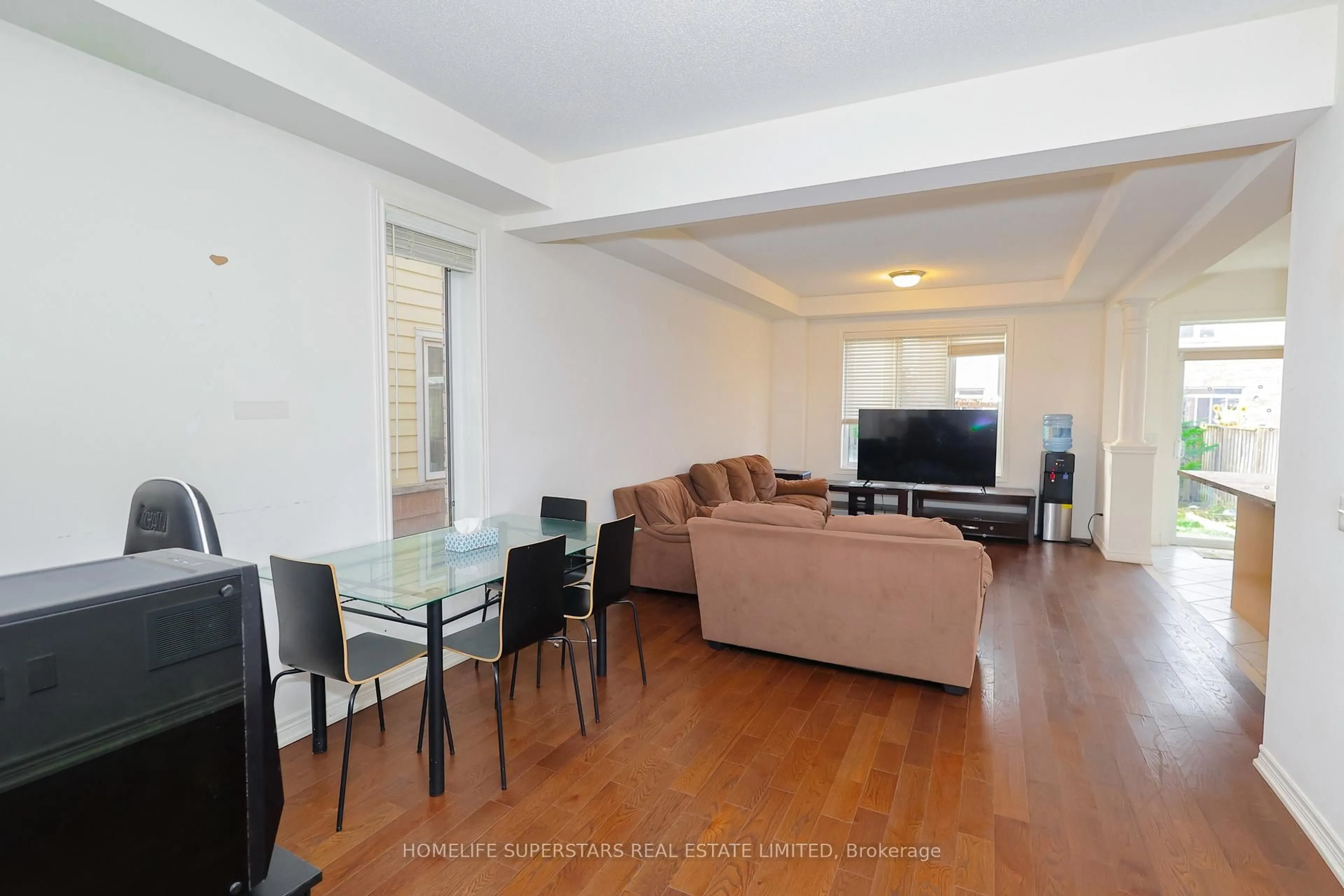 Living room with furniture, wood/laminate floor for 7 White Ash Rd, Thorold Ontario L2V 5G5