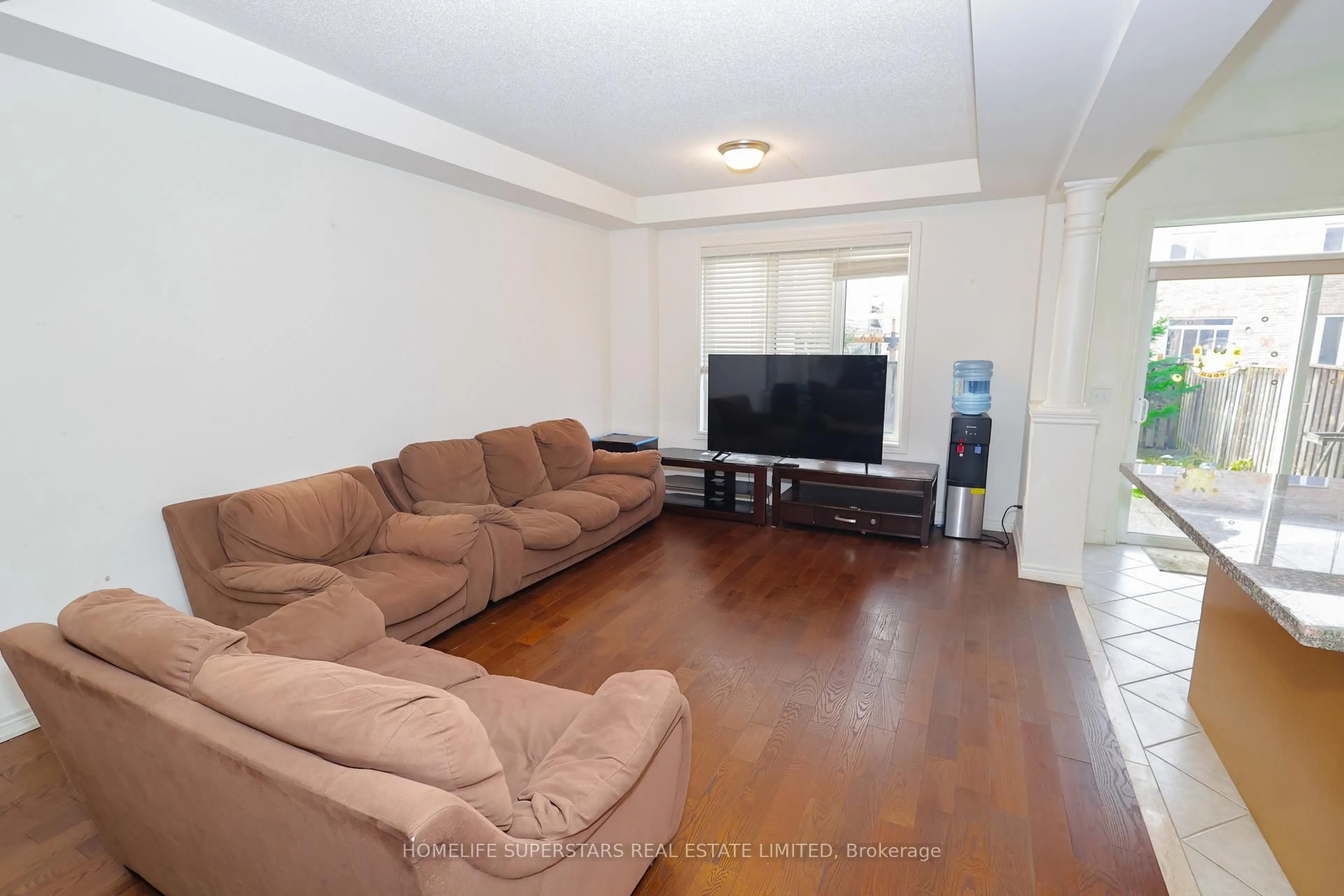 Living room with furniture, unknown for 7 White Ash Rd, Thorold Ontario L2V 5G5