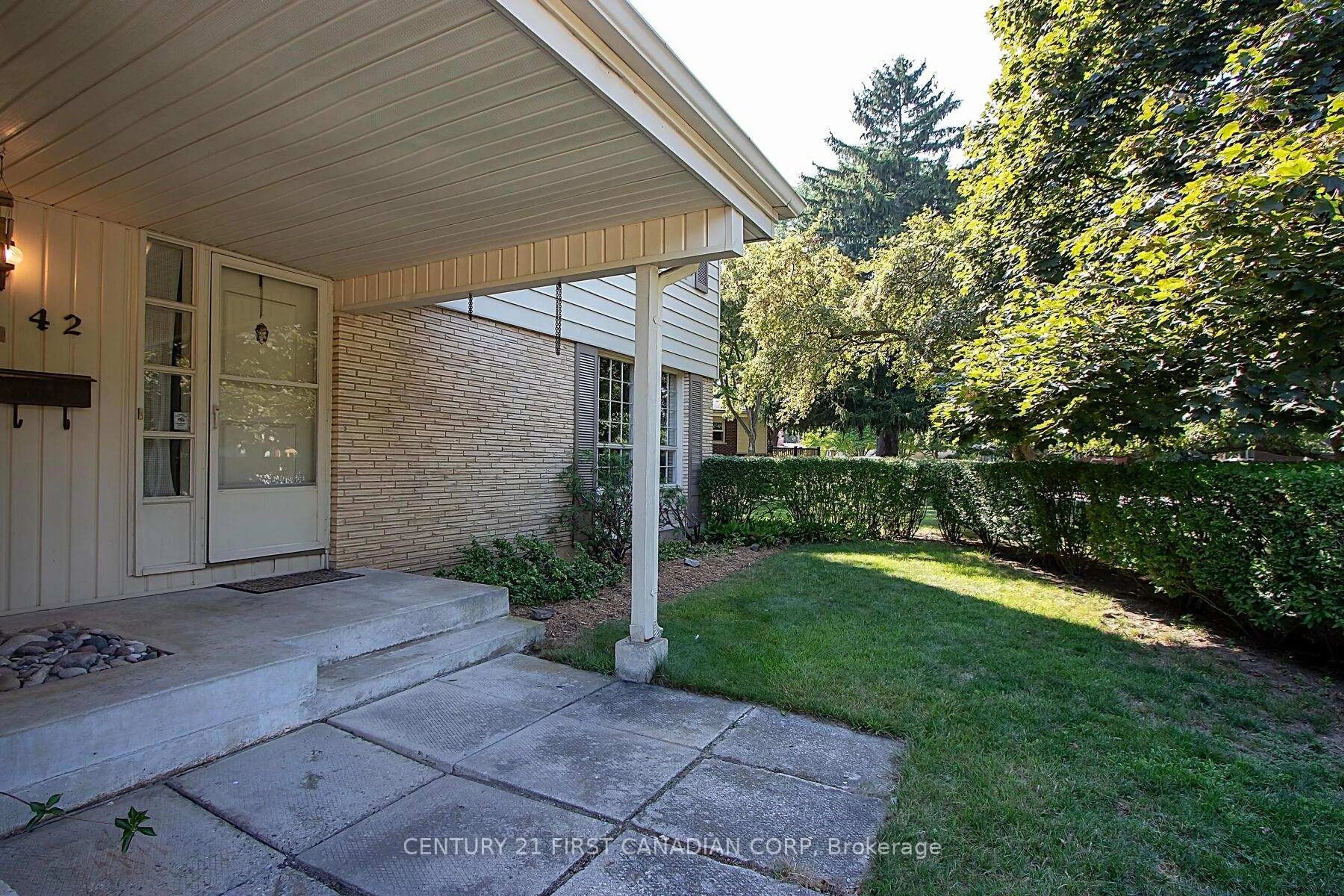 Patio, street for 42 Naomee Cres, London North Ontario N6H 3T4