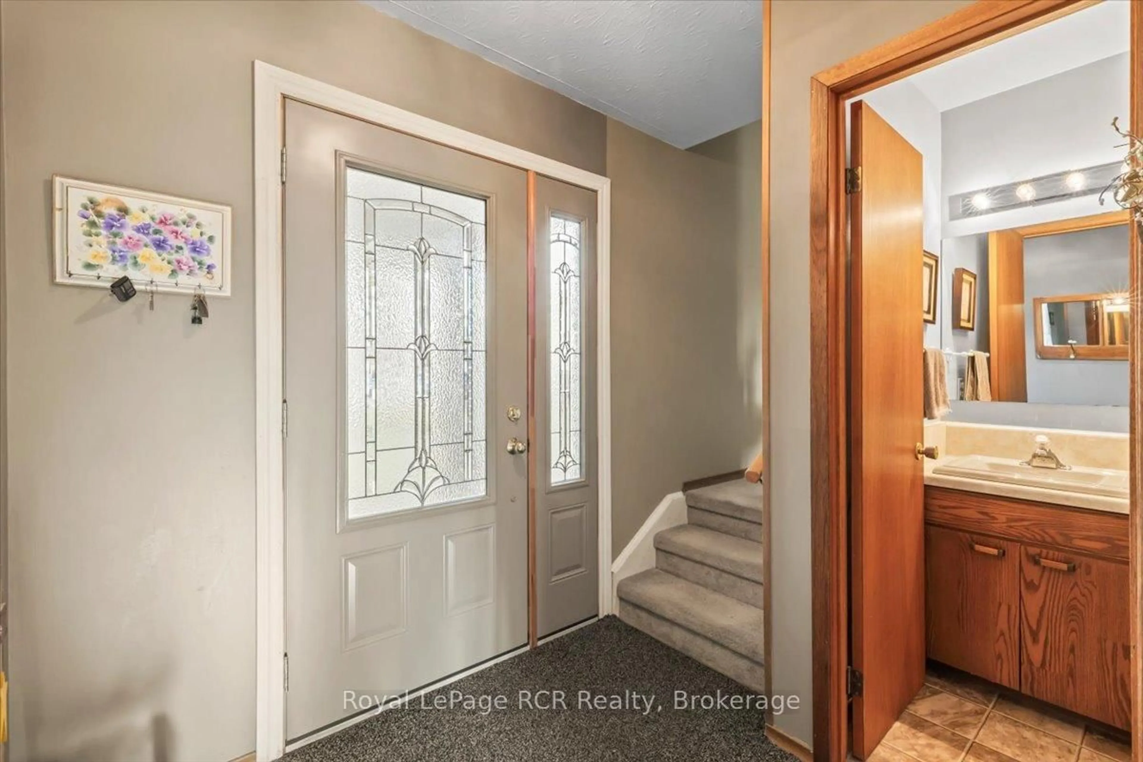 Indoor entryway for 485 2nd A St, Hanover Ontario N4N 3P4