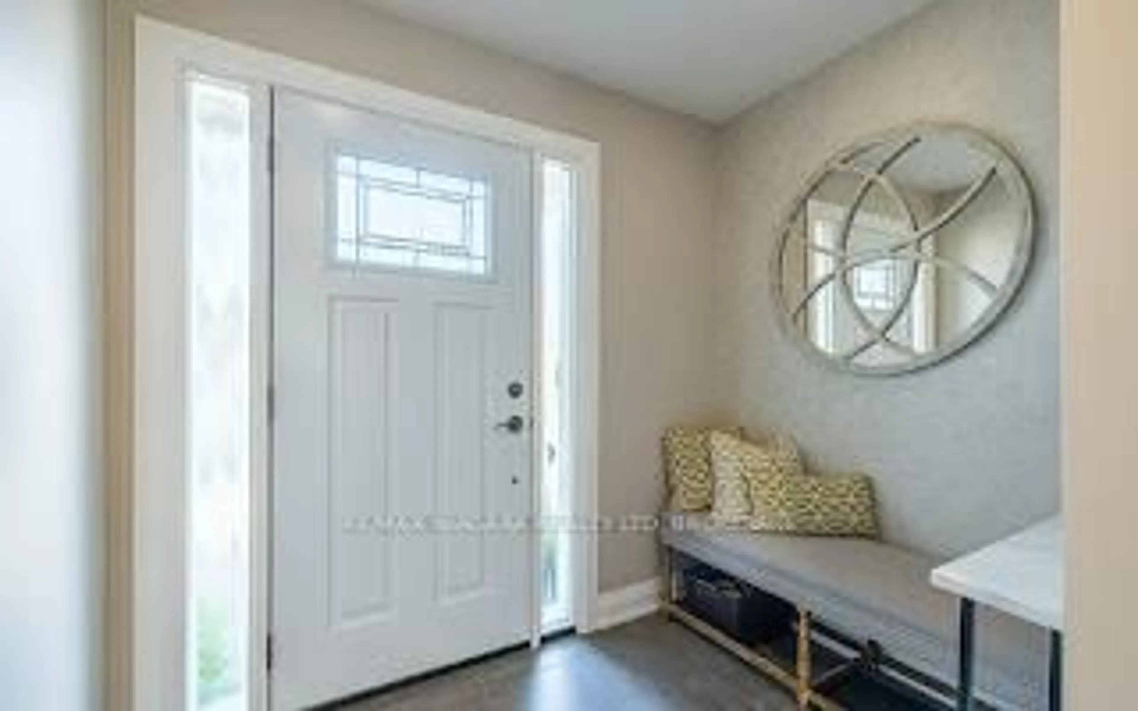 Indoor entryway for 141 Welland Vale Rd #21, St. Catharines Ontario L2S 3S7