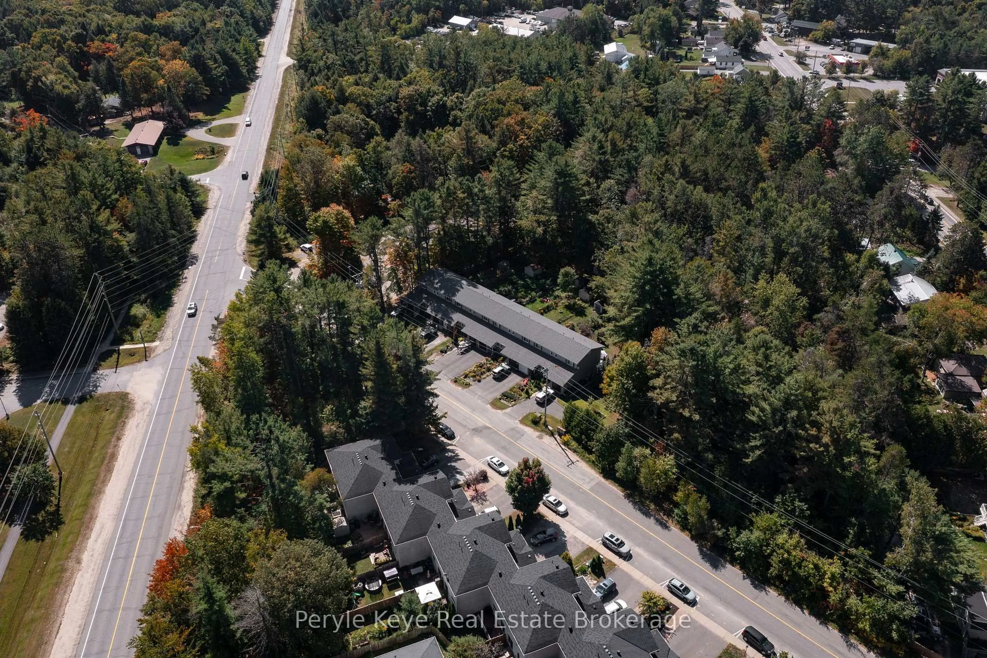 A pic from outside/outdoor area/front of a property/back of a property/a pic from drone, street for 143 Pine St, Bracebridge Ontario P1L 2H8