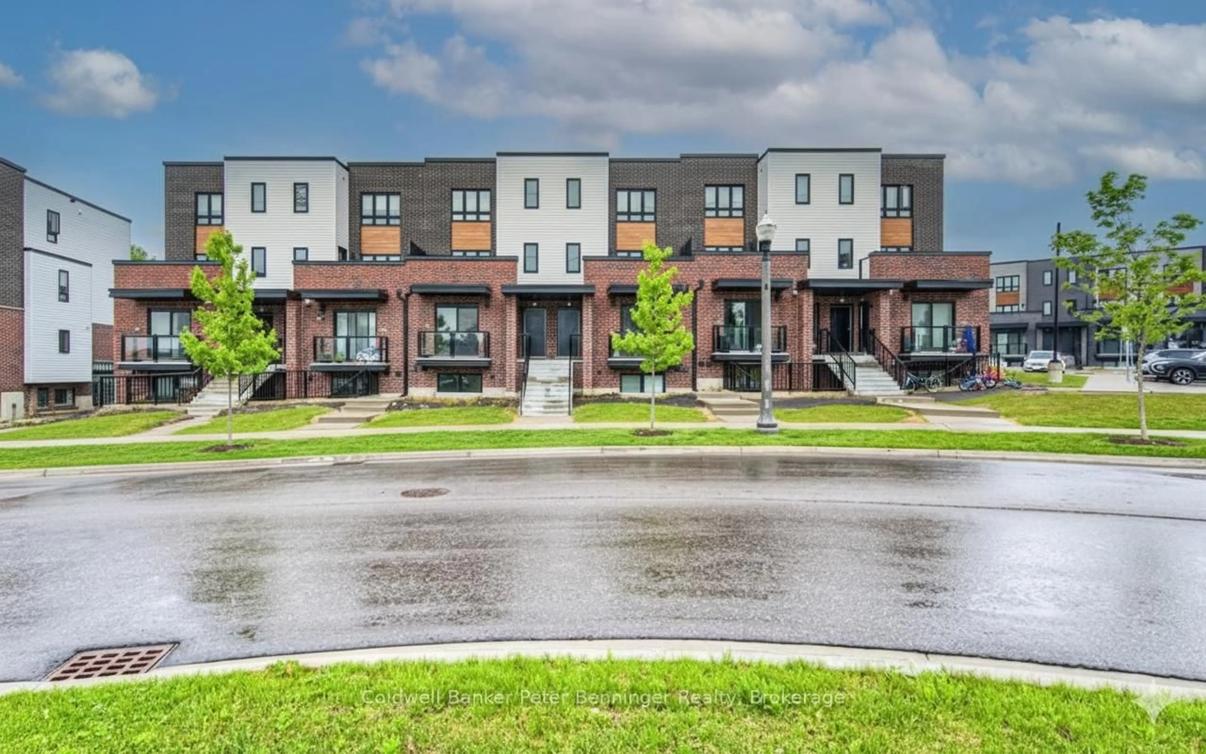 Home with brick exterior material, street for 253 Chapel Hill Dr, Kitchener Ontario N2R 0S4