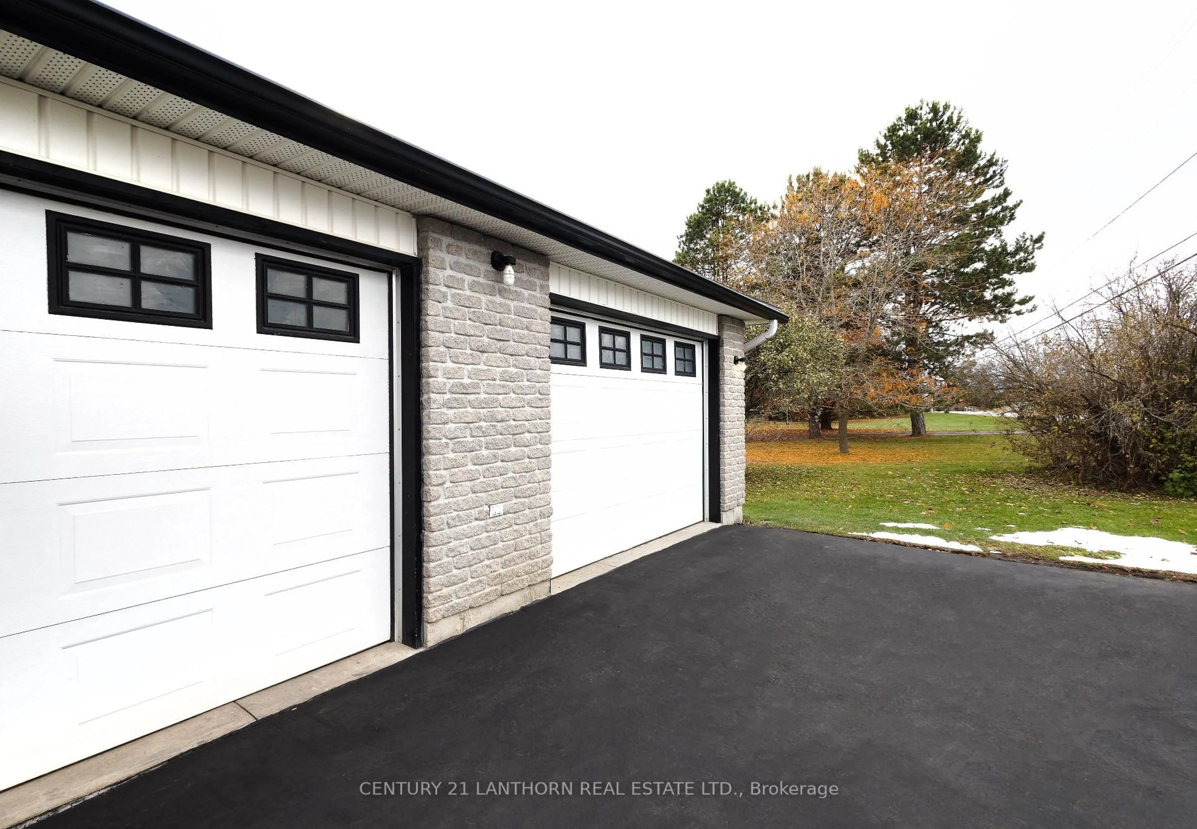 Indoor garage for 202 Casey Rd, Belleville Ontario K8N 4Z6