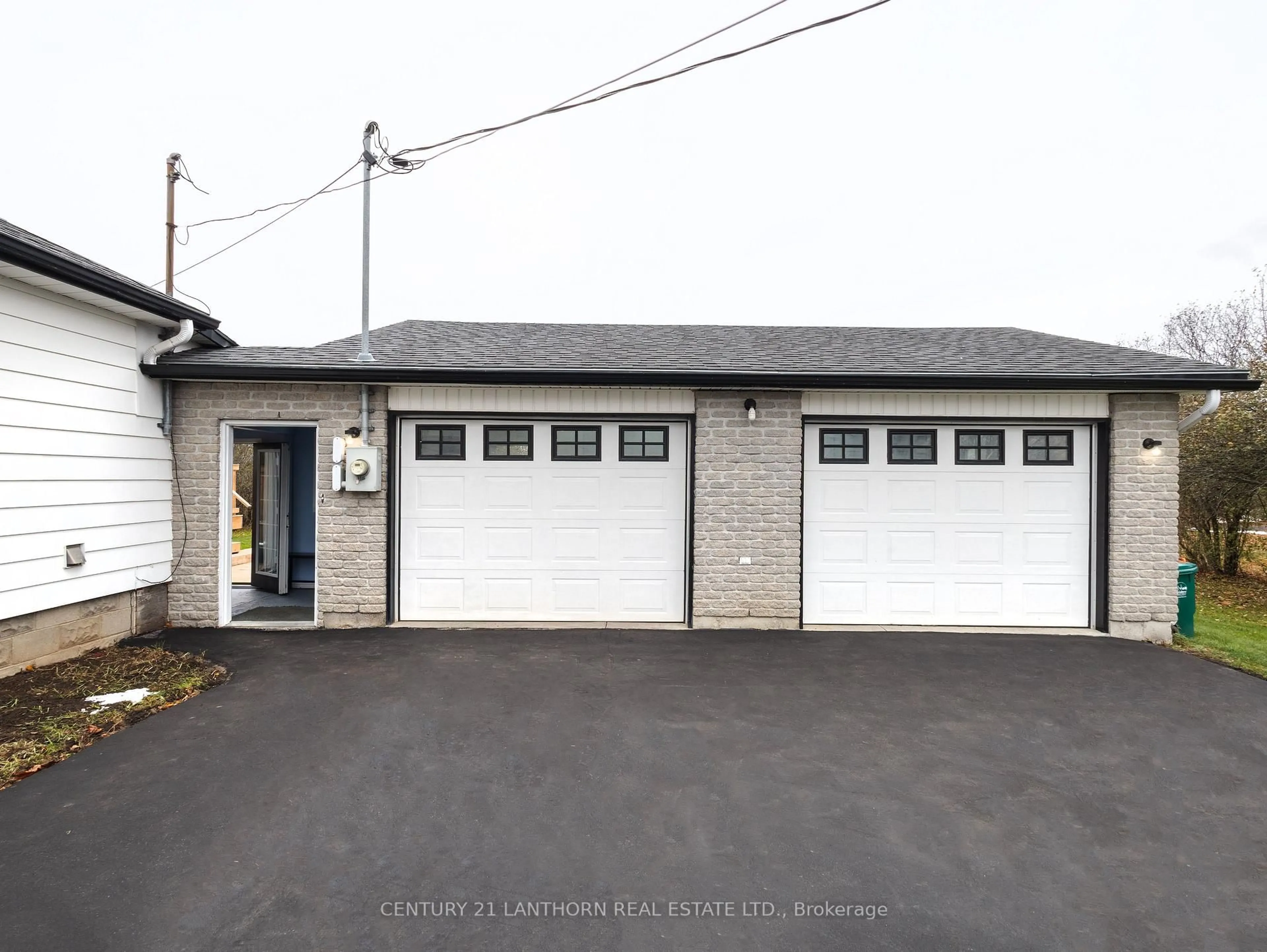 Indoor garage for 202 Casey Rd, Belleville Ontario K8N 4Z6