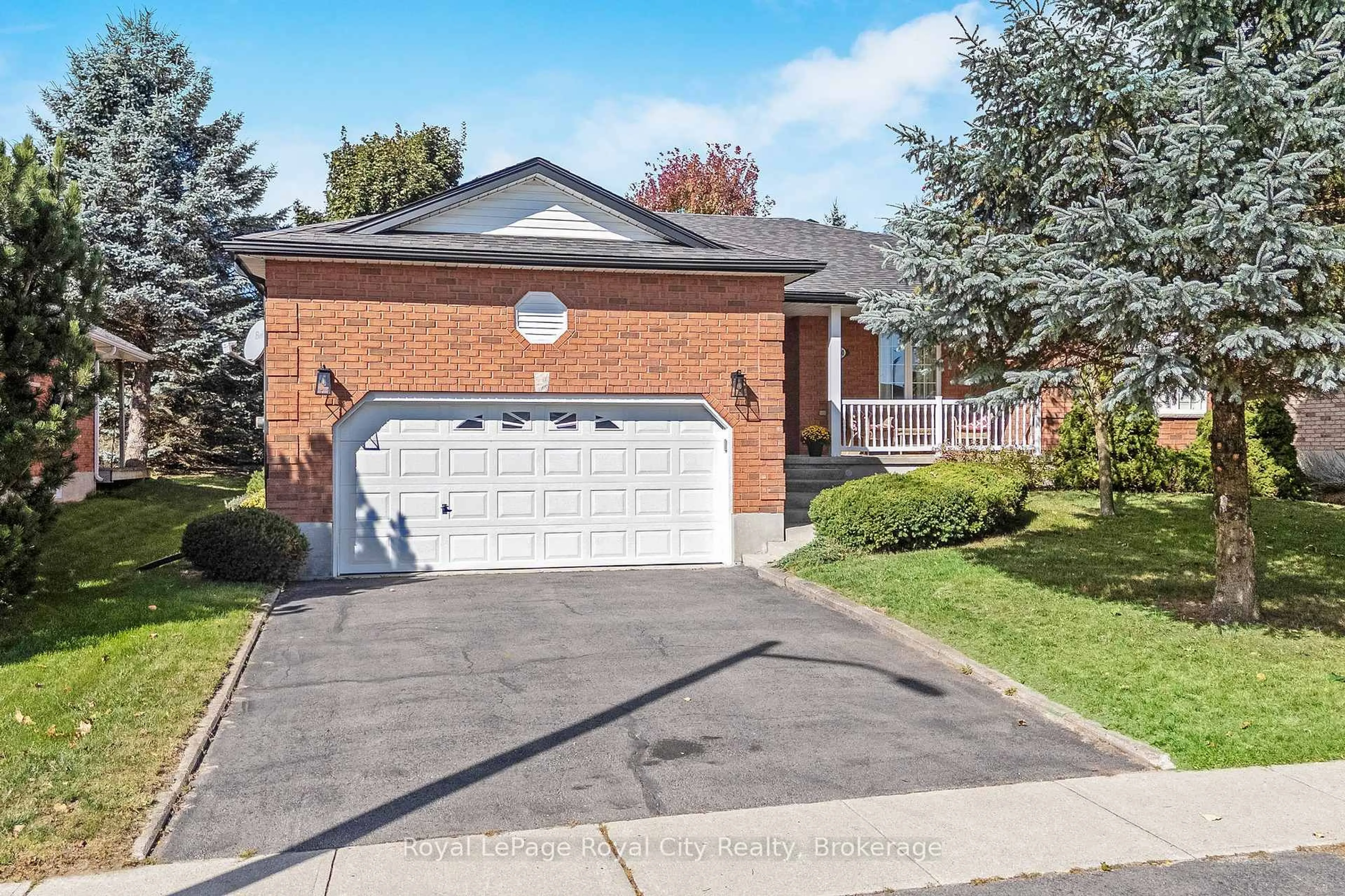Home with brick exterior material, street for 120 Bernardi Cres, Guelph/Eramosa Ontario N0B 2K0