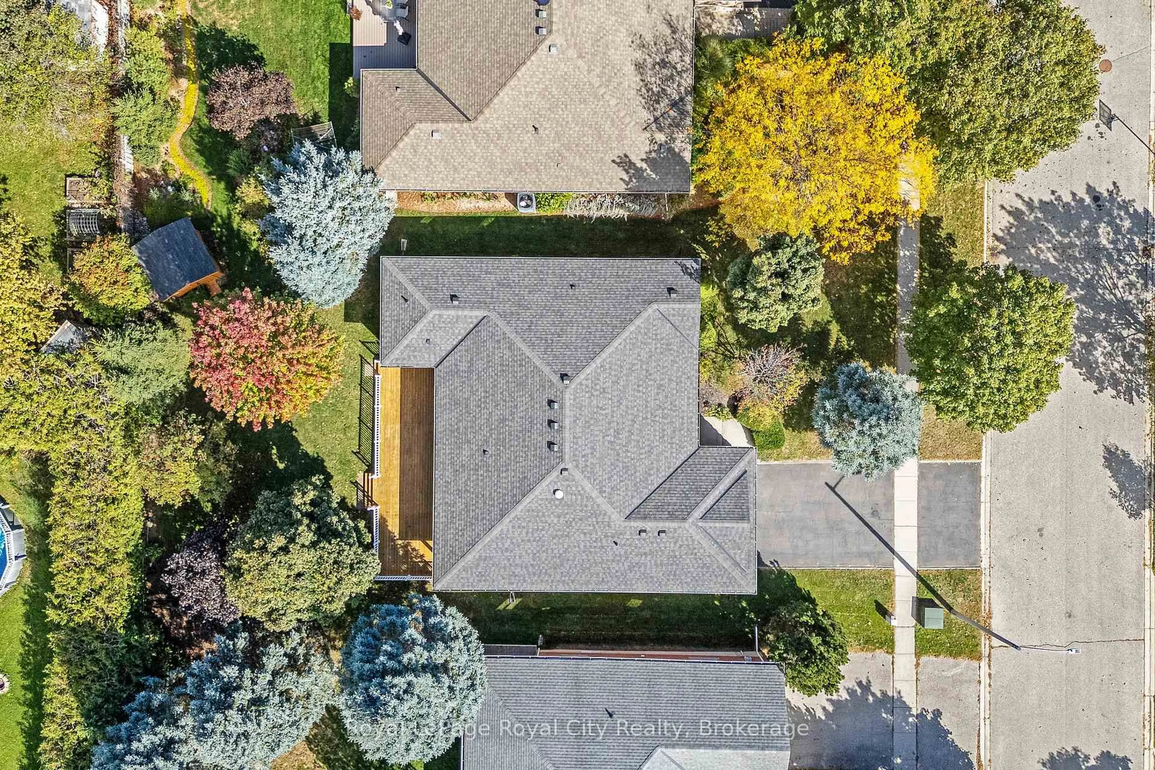 A pic from outside/outdoor area/front of a property/back of a property/a pic from drone, street for 120 Bernardi Cres, Guelph/Eramosa Ontario N0B 2K0