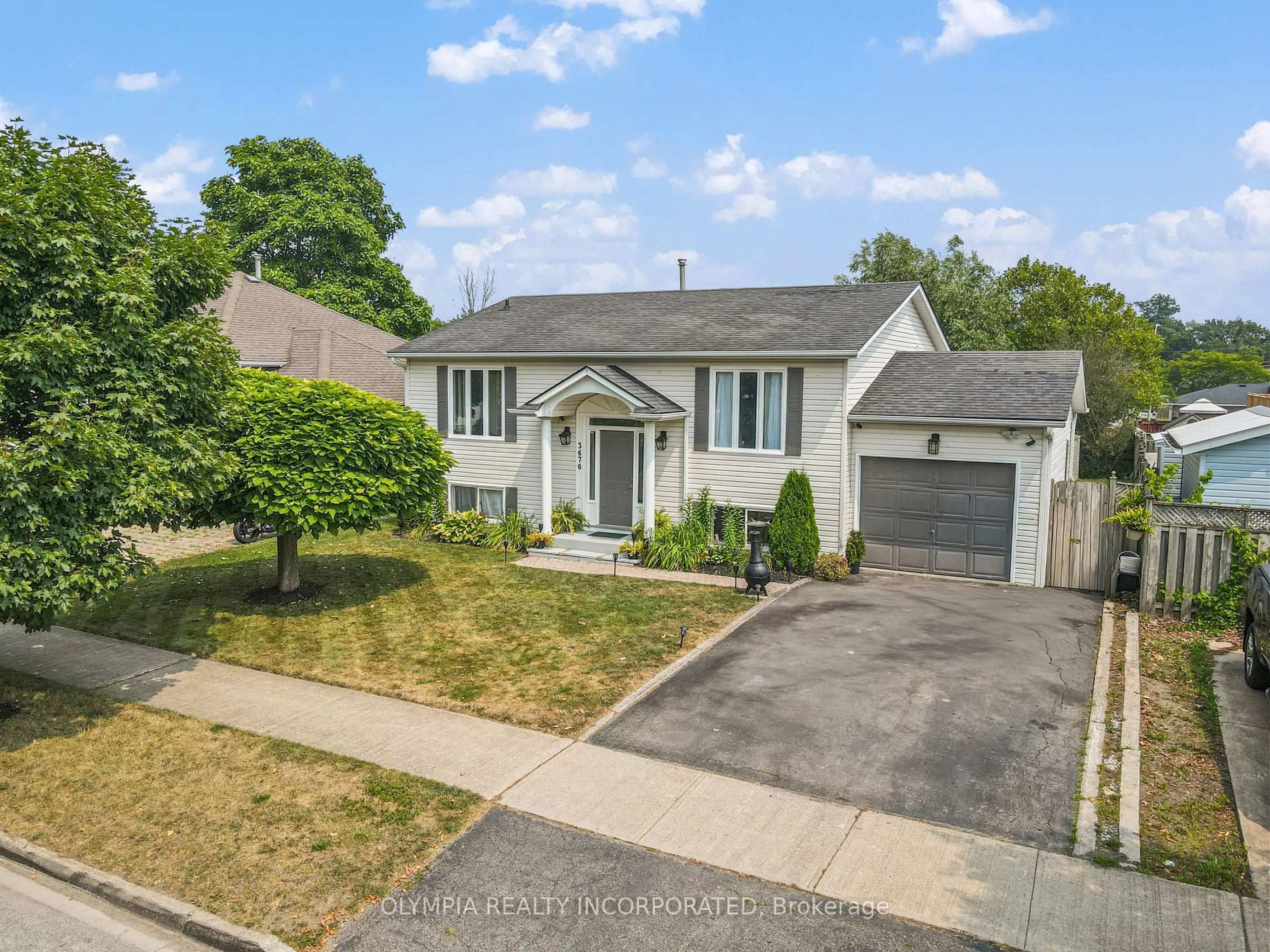 A pic from outside/outdoor area/front of a property/back of a property/a pic from drone, street for 3676 Black Creek Rd, Fort Erie Ontario L0S 1S0