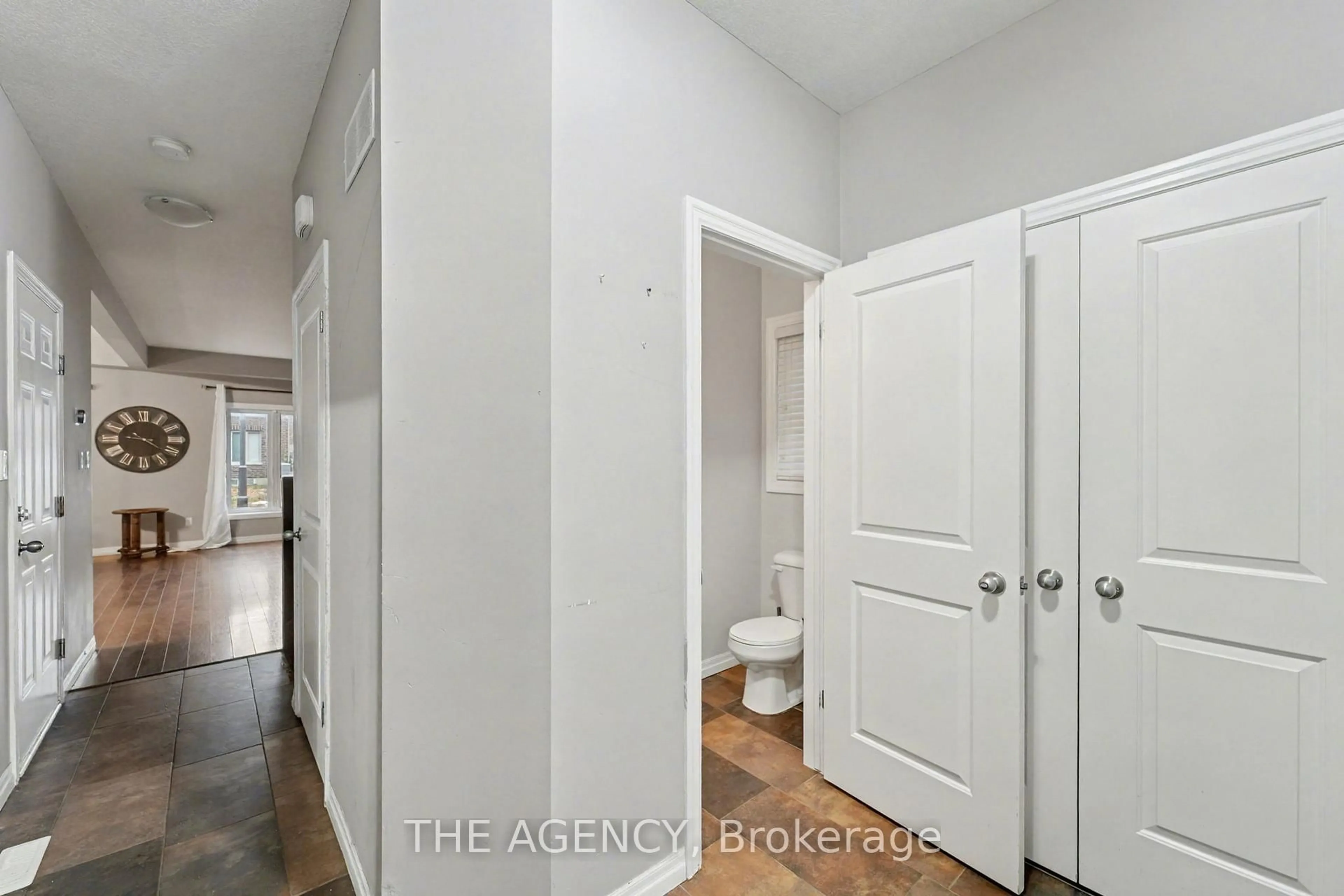 Indoor entryway for 112 N Centre Rd #59, London North Ontario N5X 0G9