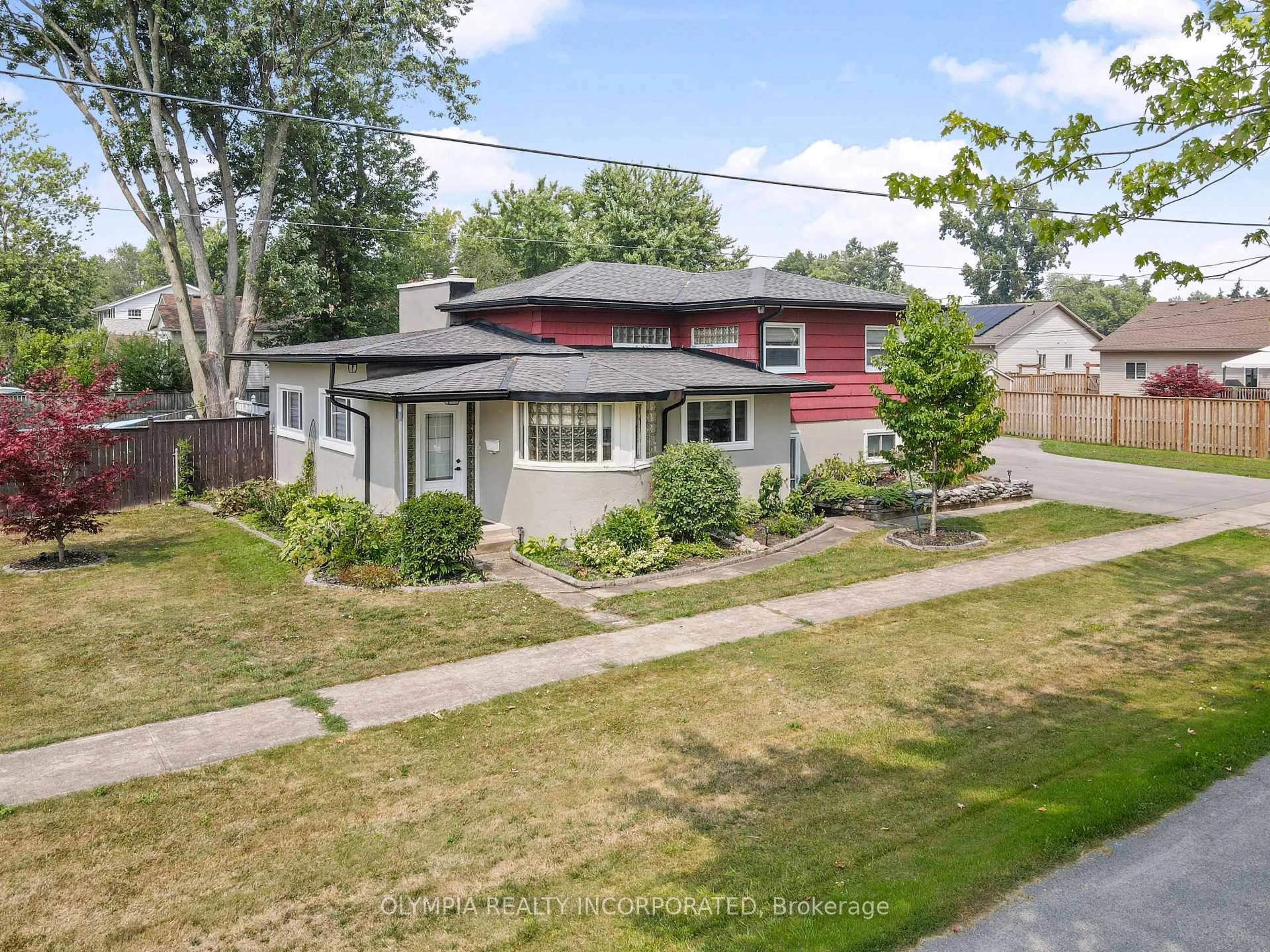 A pic from outside/outdoor area/front of a property/back of a property/a pic from drone, street for 1354 Englewood Ave, Fort Erie Ontario L2A 3A6