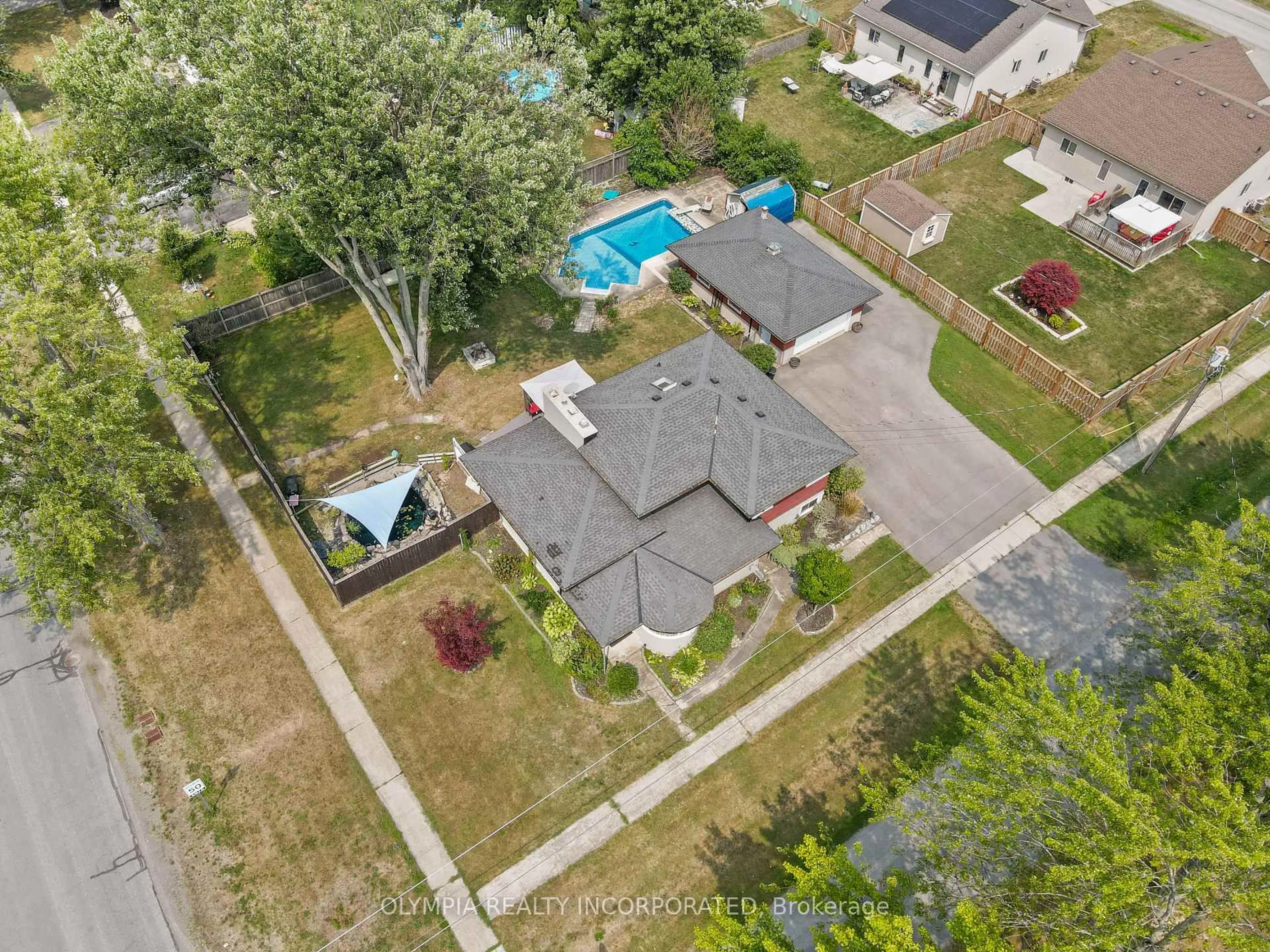 A pic from outside/outdoor area/front of a property/back of a property/a pic from drone, street for 1354 Englewood Ave, Fort Erie Ontario L2A 3A6