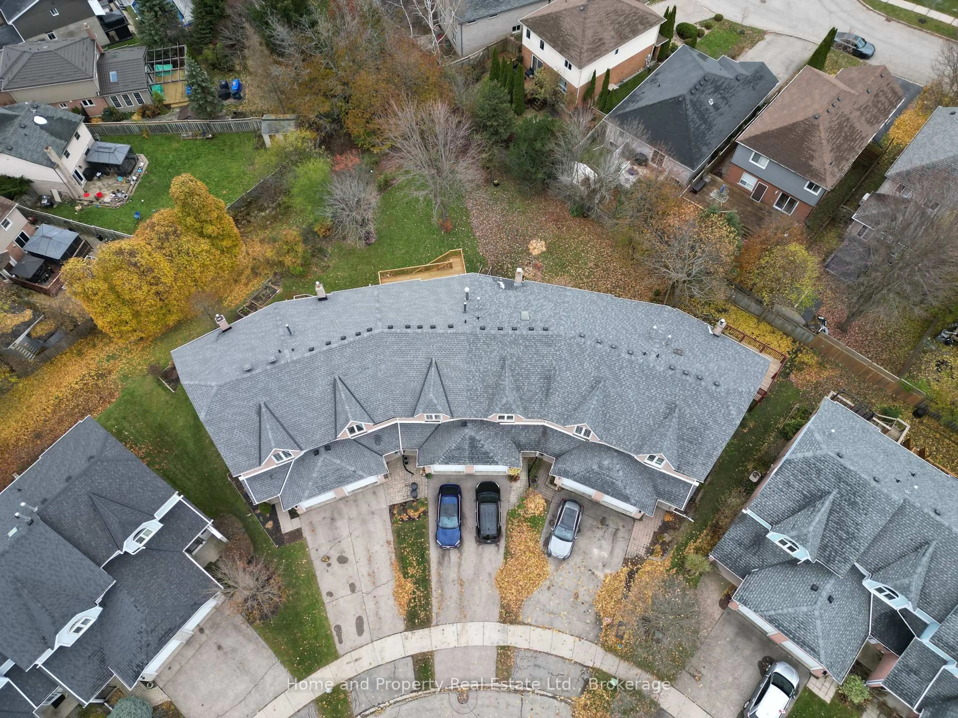 A pic from outside/outdoor area/front of a property/back of a property/a pic from drone, unknown for 511 Oakvale Dr #1, Waterloo Ontario N2T 2G6