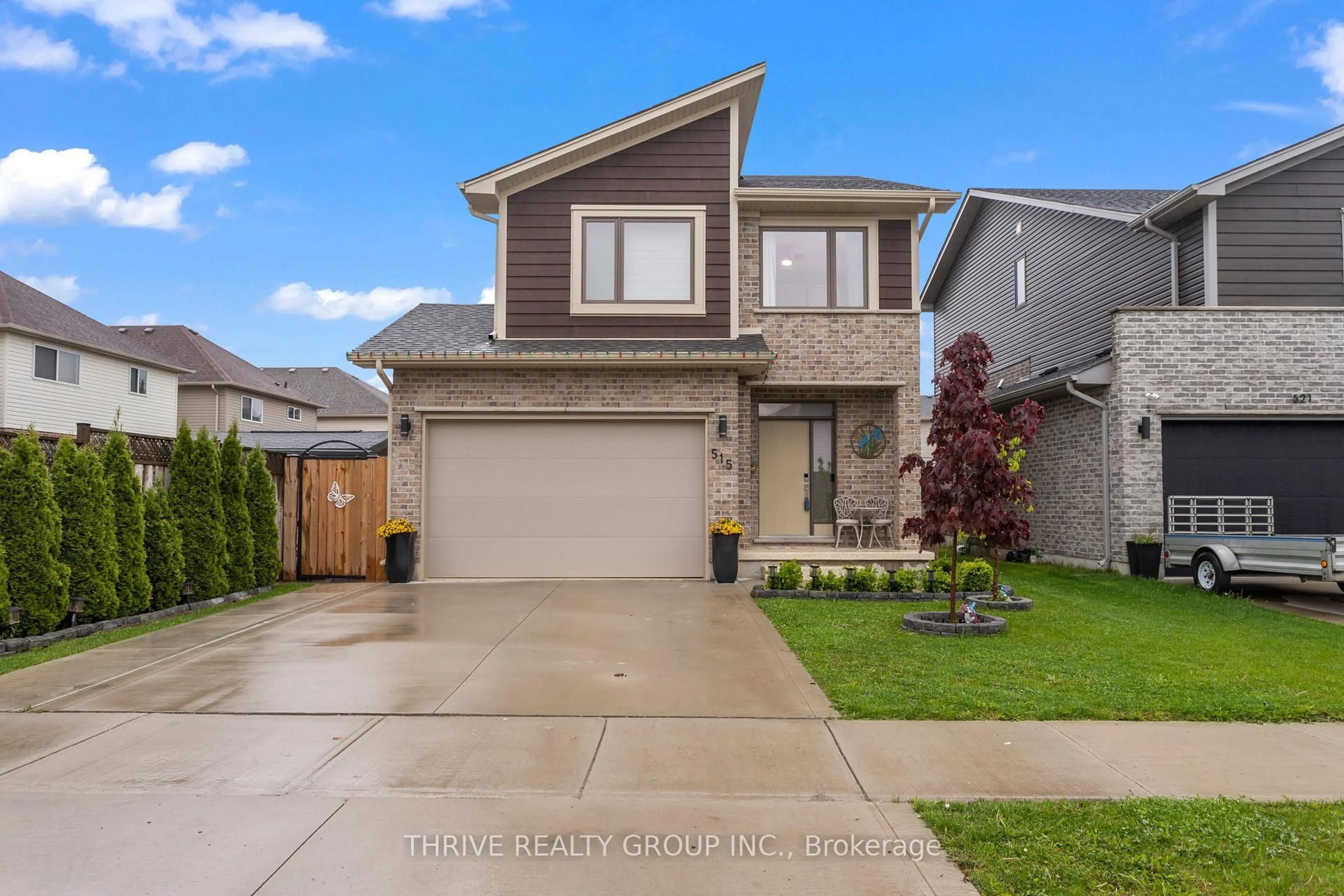 Home with vinyl exterior material, street for 515 Chelton Rd, London South Ontario N6M 0H9