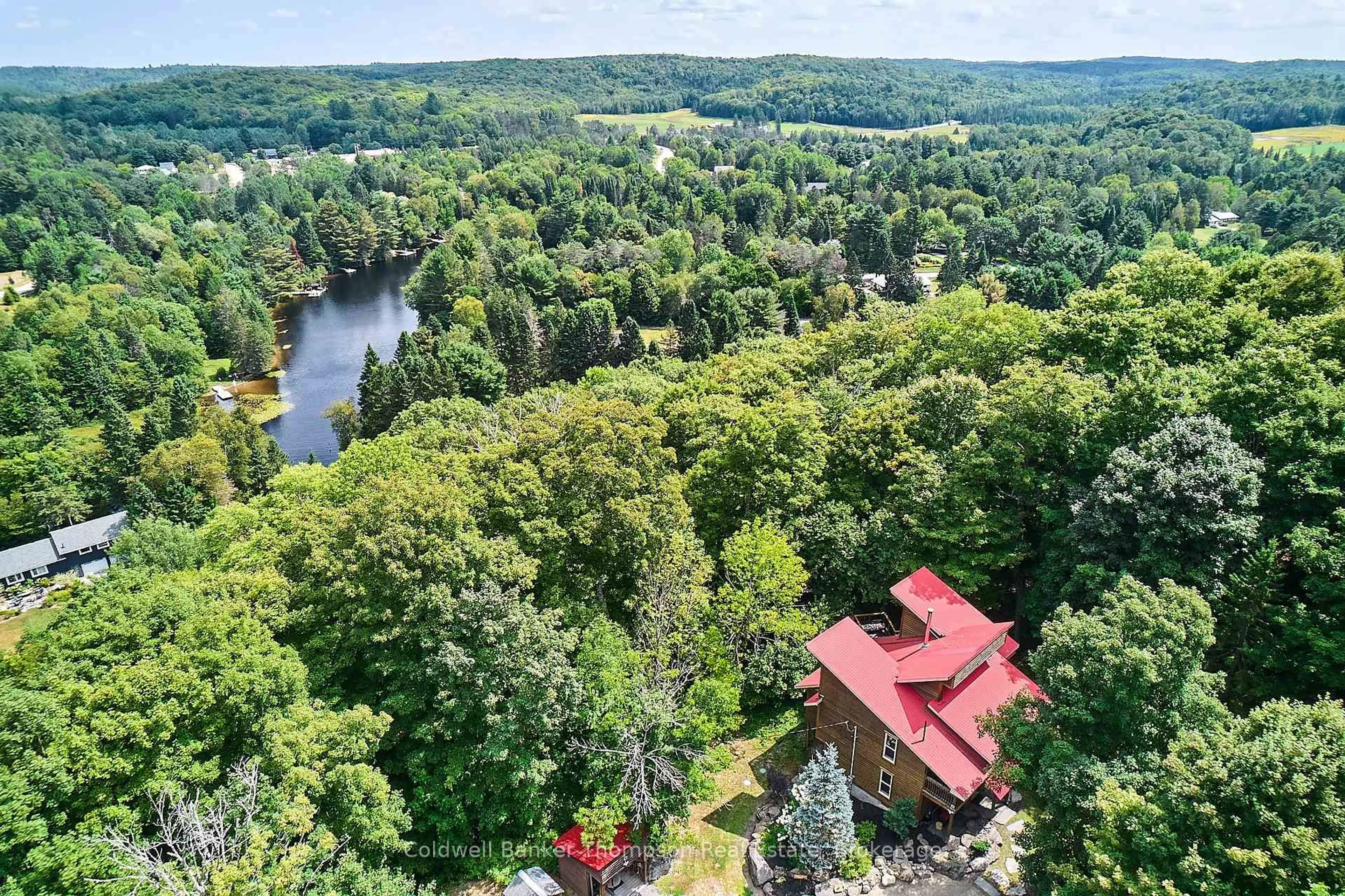 A pic from outside/outdoor area/front of a property/back of a property/a pic from drone, water/lake/river/ocean view for 869 North Mary Lake Rd, Huntsville Ontario P1H 1S4
