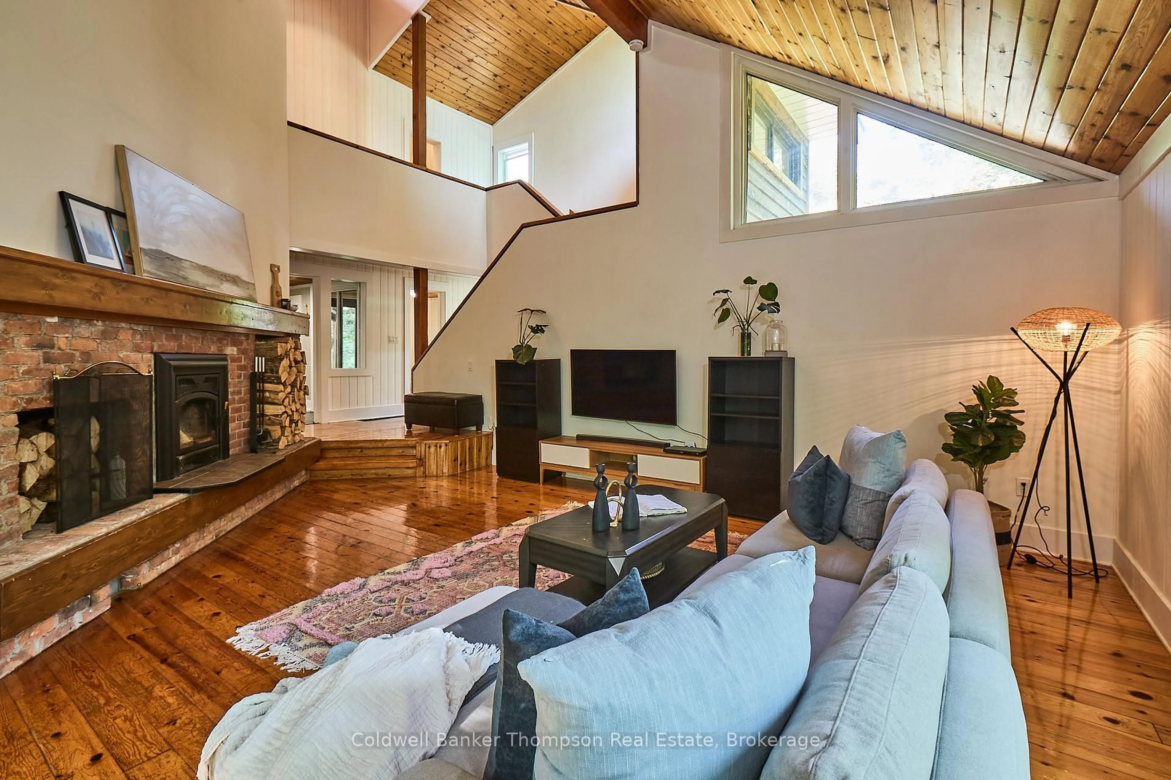 Living room with furniture, unknown for 869 North Mary Lake Rd, Huntsville Ontario P1H 1S4