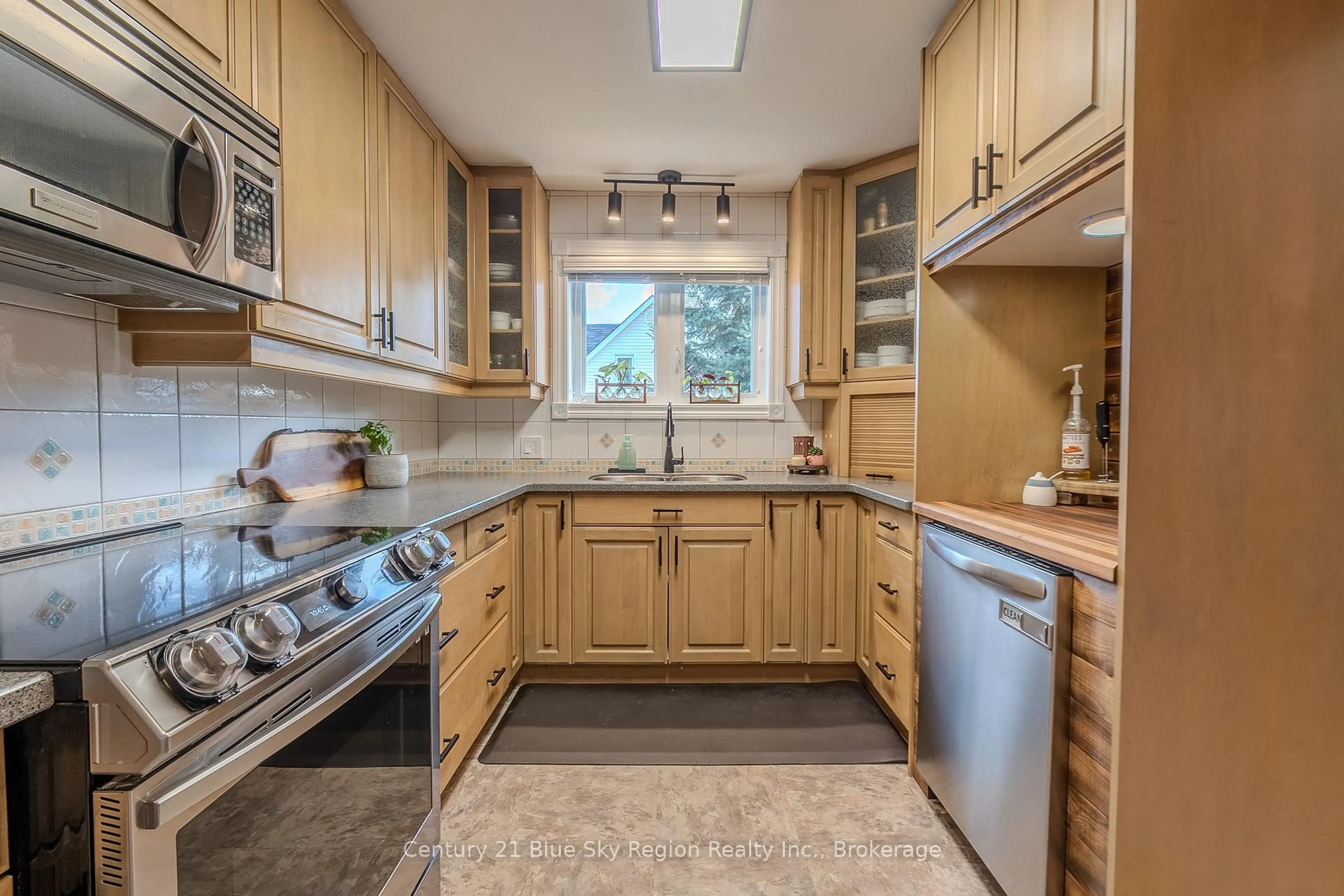 Standard kitchen, unknown for 280 Arthur St, West Nipissing Ontario P2B 3B4