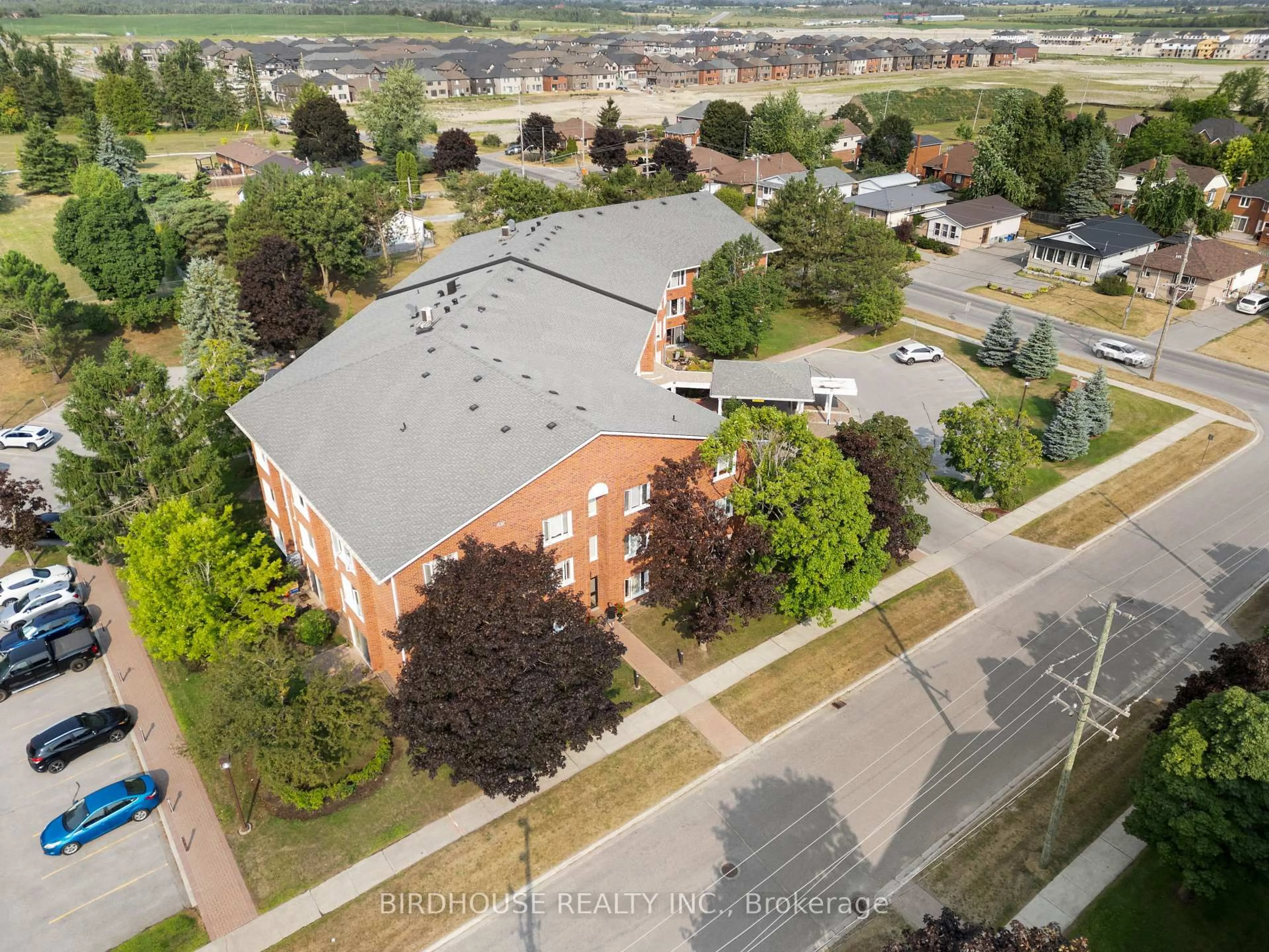 A pic from outside/outdoor area/front of a property/back of a property/a pic from drone, unknown for 1 Heritage Way #109, Kawartha Lakes Ontario K9V 5P9