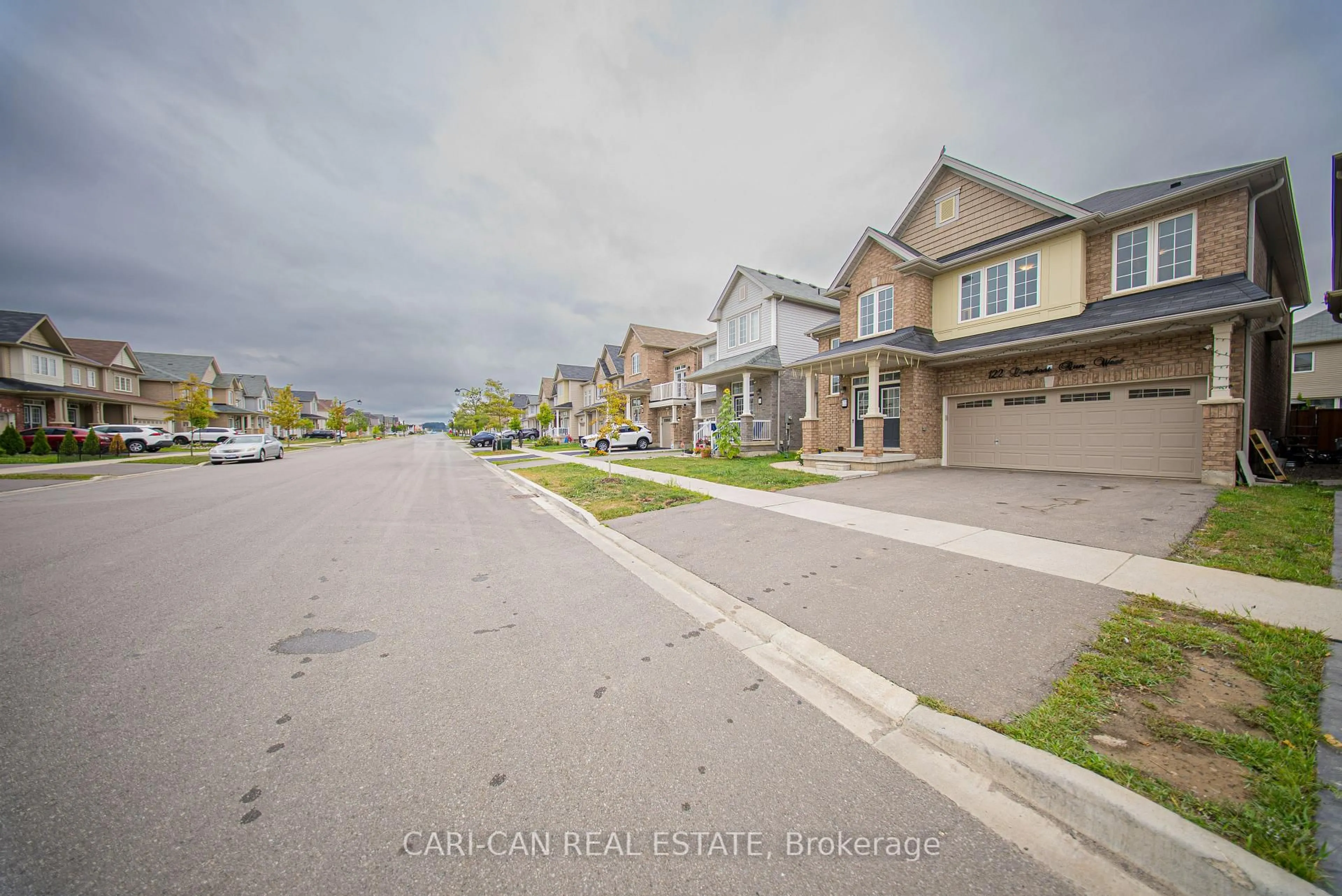 A pic from outside/outdoor area/front of a property/back of a property/a pic from drone, street for 122 Longboat Run West, Brantford Ontario N3T 0P3