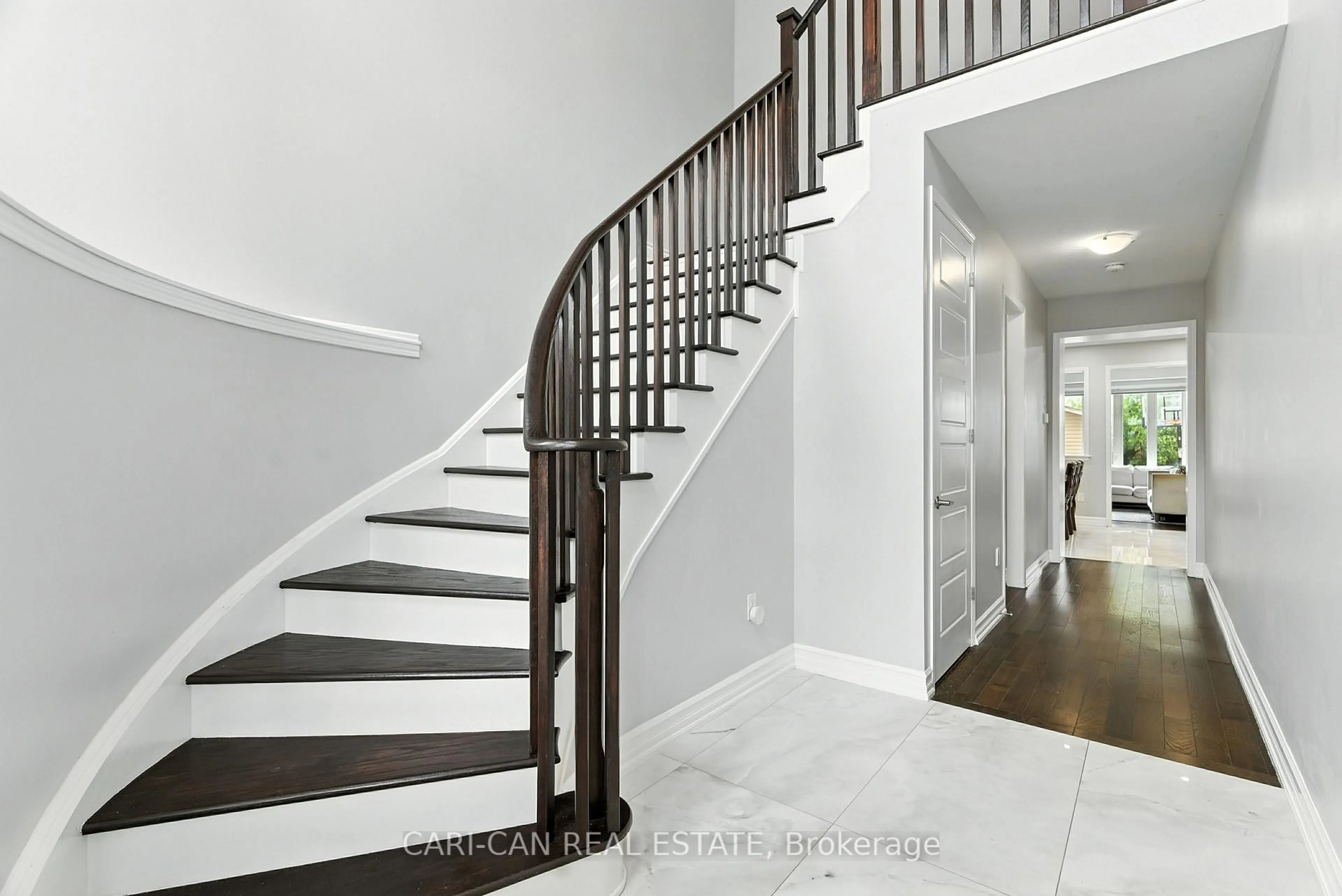 Stairs for 122 Longboat Run West, Brantford Ontario N3T 0P3