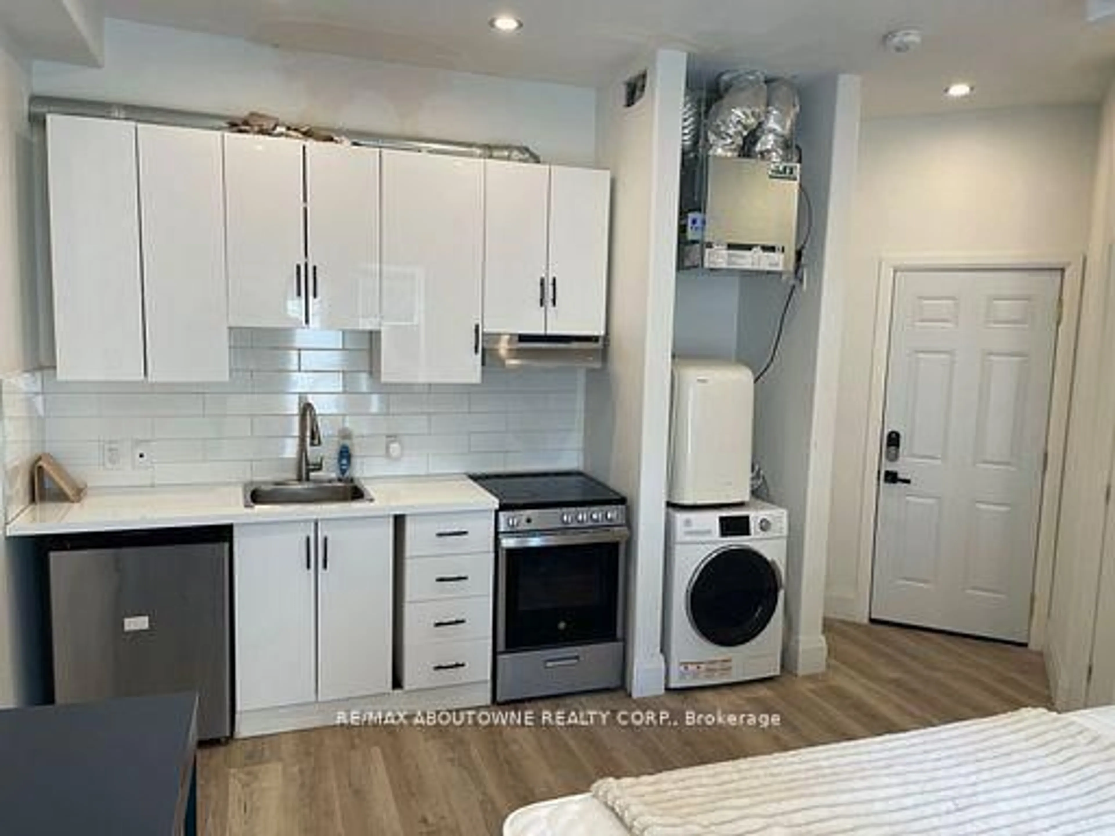 Unknown for 66 Wellington St, Hamilton Ontario L8N 2R1