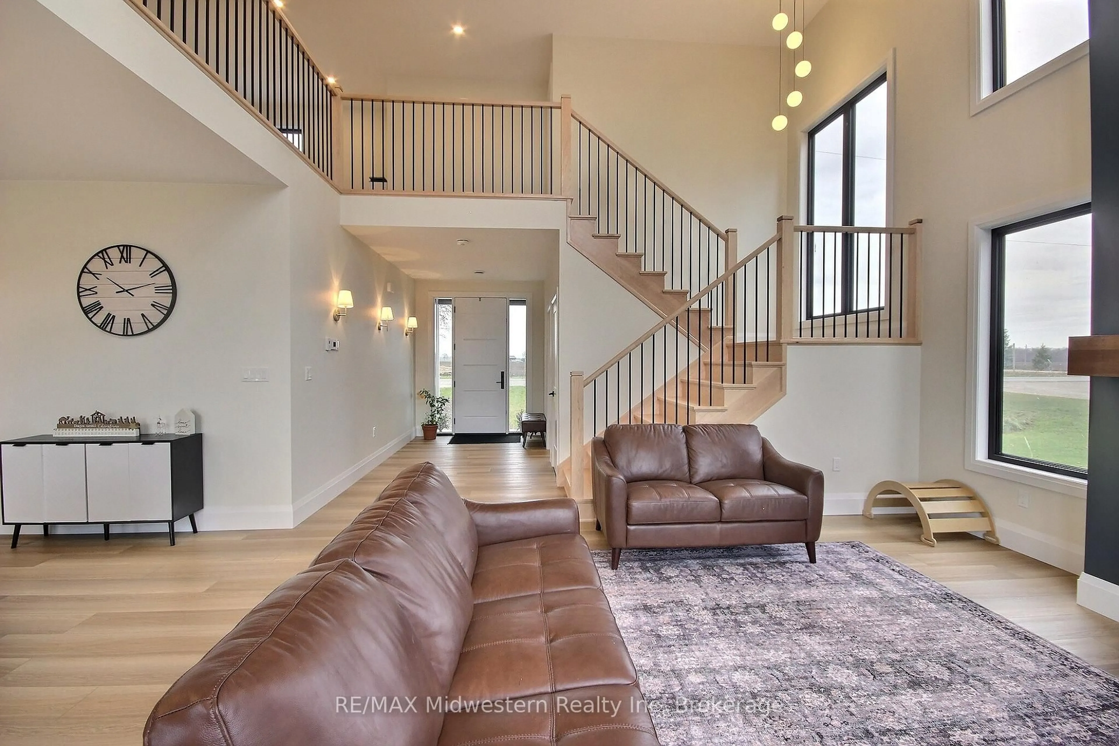 Indoor foyer for 6589 Road 164 Rd, North Perth Ontario N0K 1P0