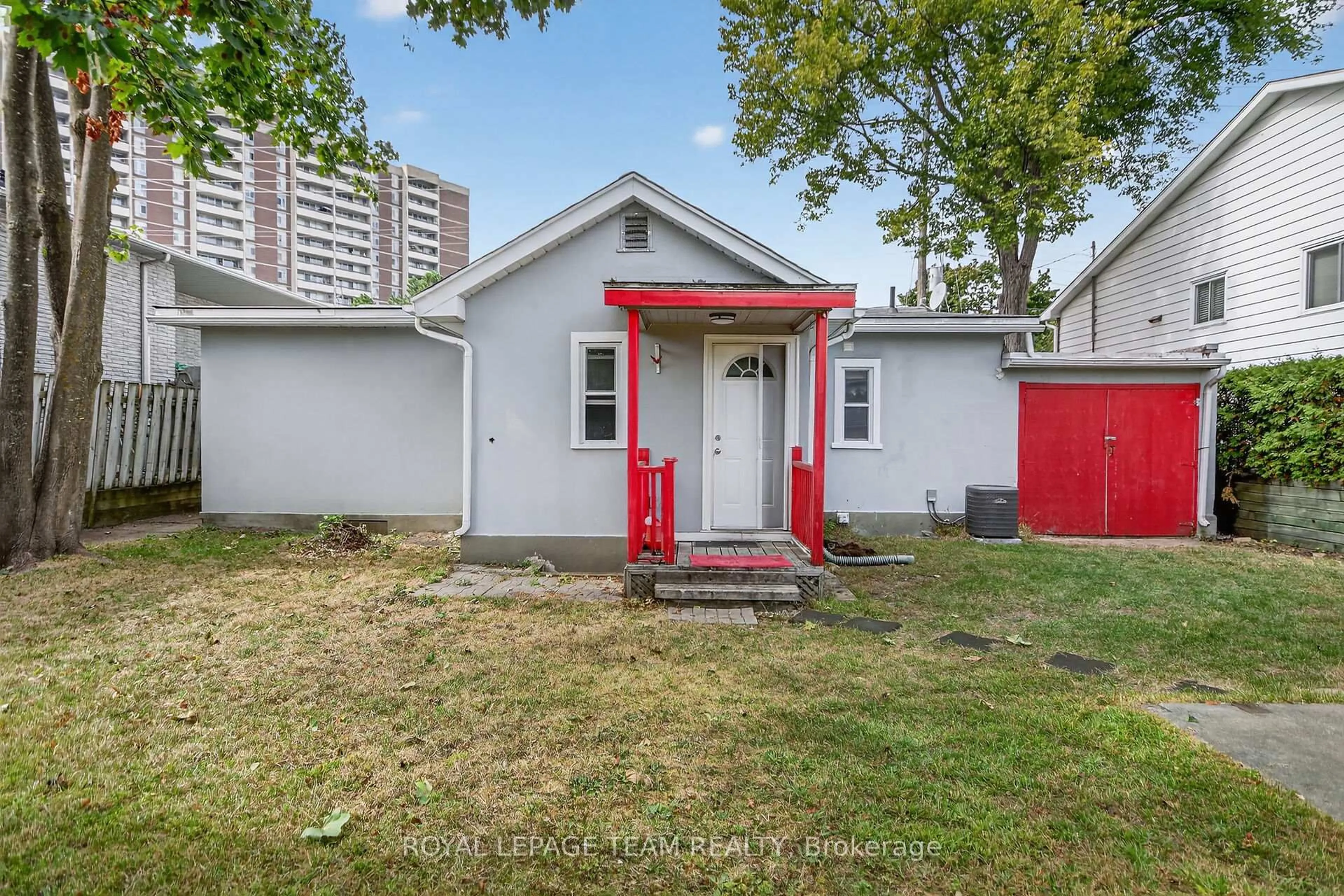 Unknown for 2822 Richmond Rd, Ottawa Ontario K2B 6S5