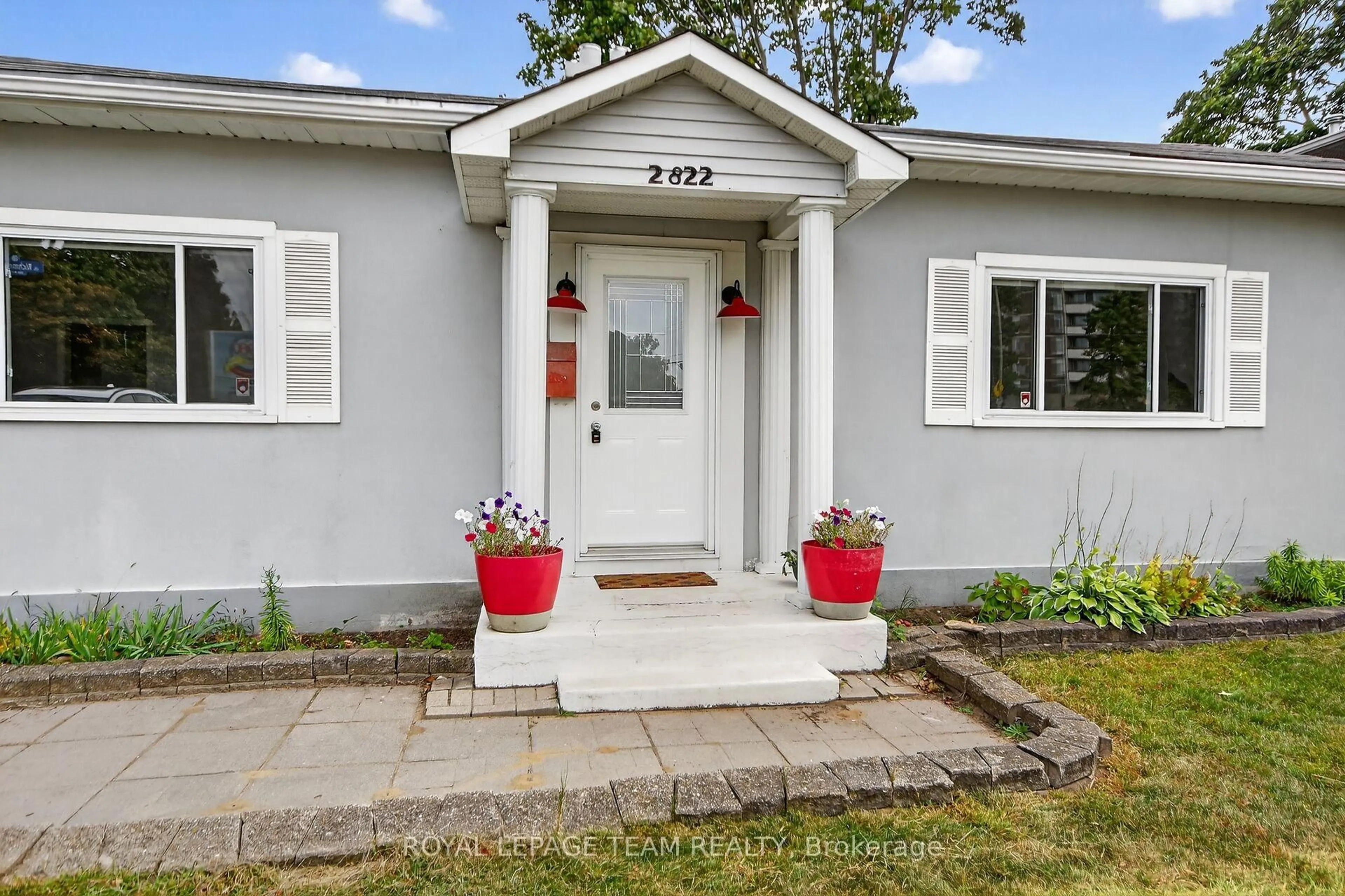 Unknown for 2822 Richmond Rd, Ottawa Ontario K2B 6S5