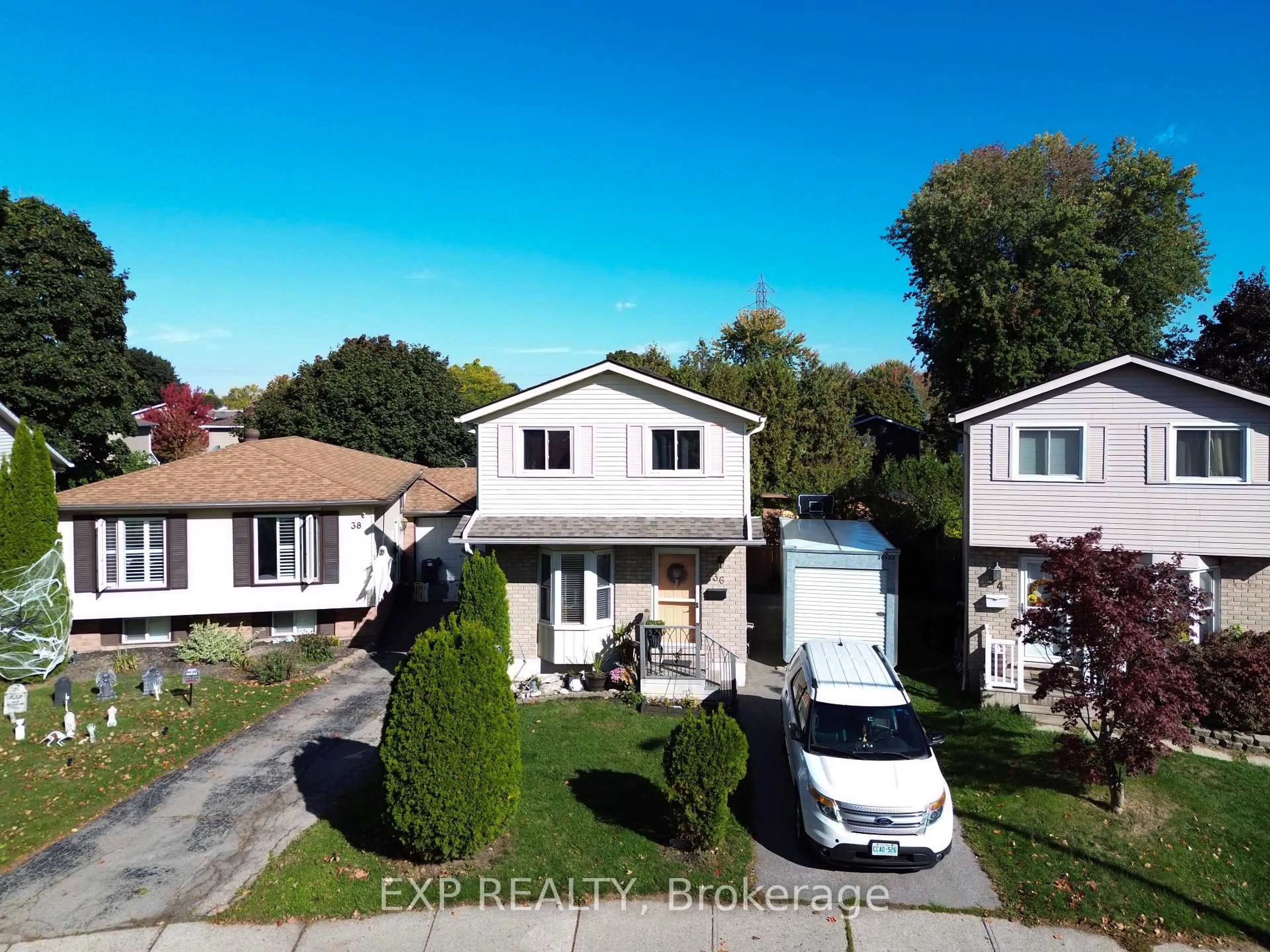 A pic from outside/outdoor area/front of a property/back of a property/a pic from drone, street for 36 Nautical Rd, Brantford Ontario N3P 1G6