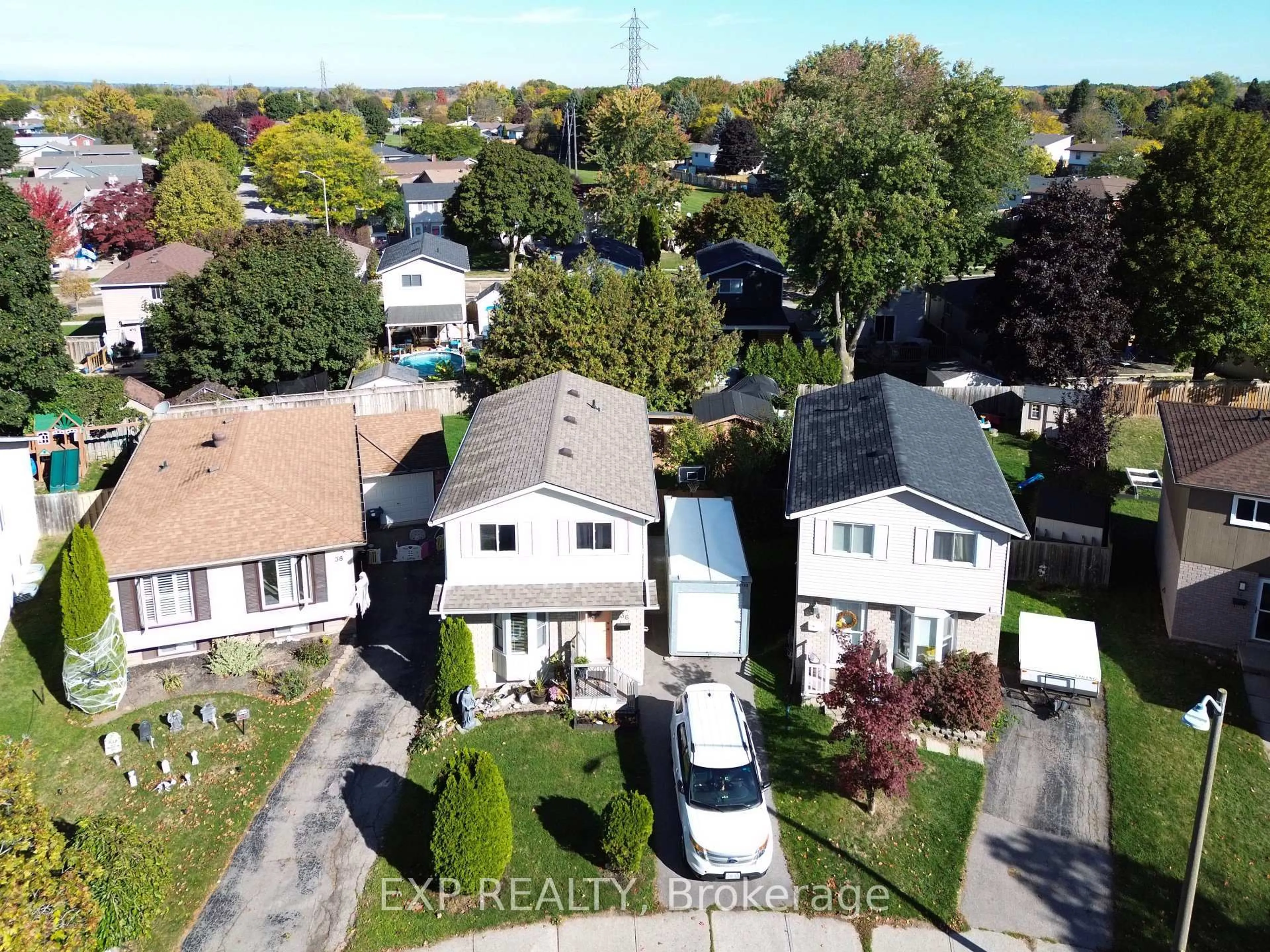 A pic from outside/outdoor area/front of a property/back of a property/a pic from drone, street for 36 Nautical Rd, Brantford Ontario N3P 1G6
