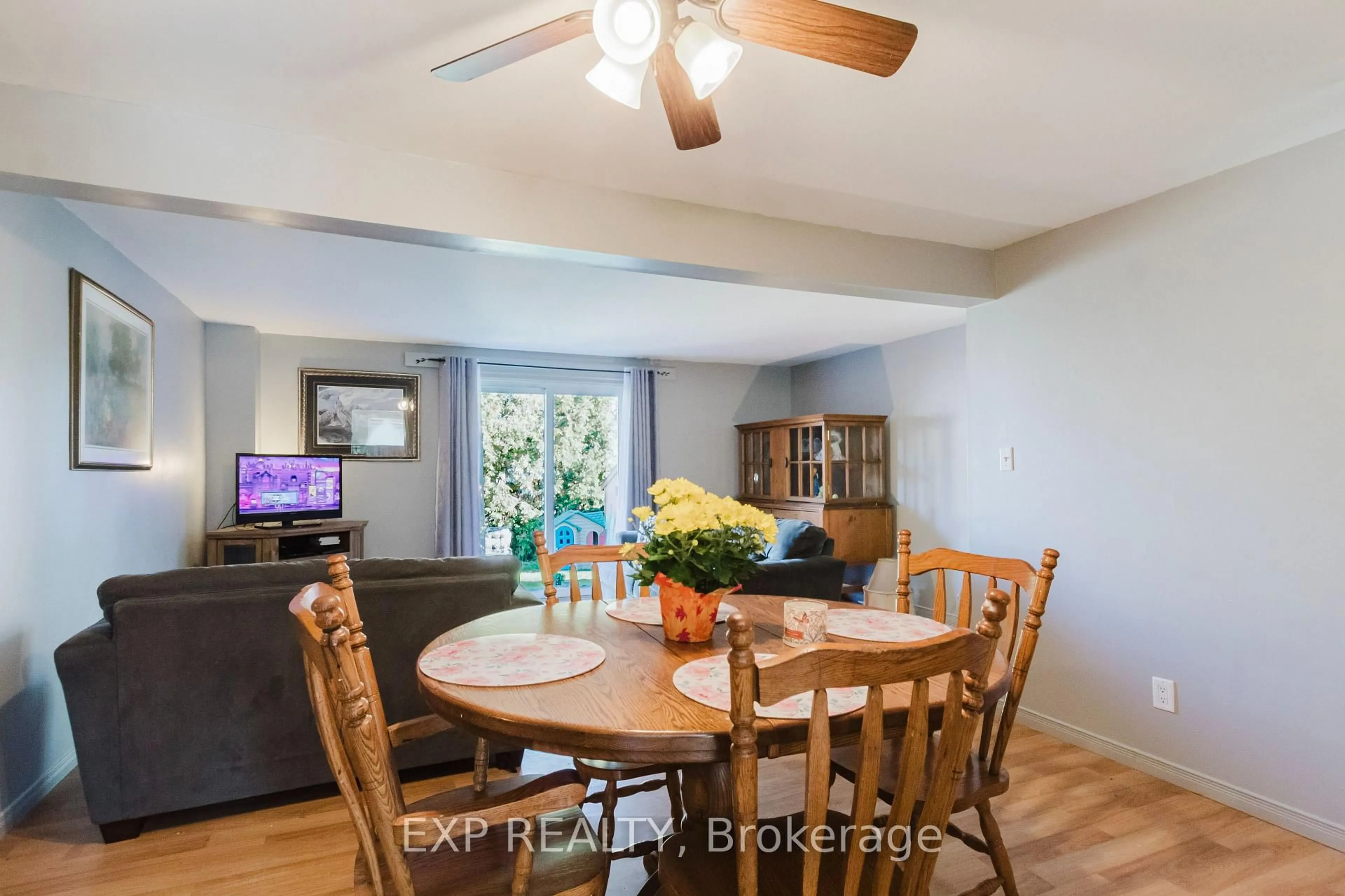 Dining room, wood/laminate floor for 36 Nautical Rd, Brantford Ontario N3P 1G6