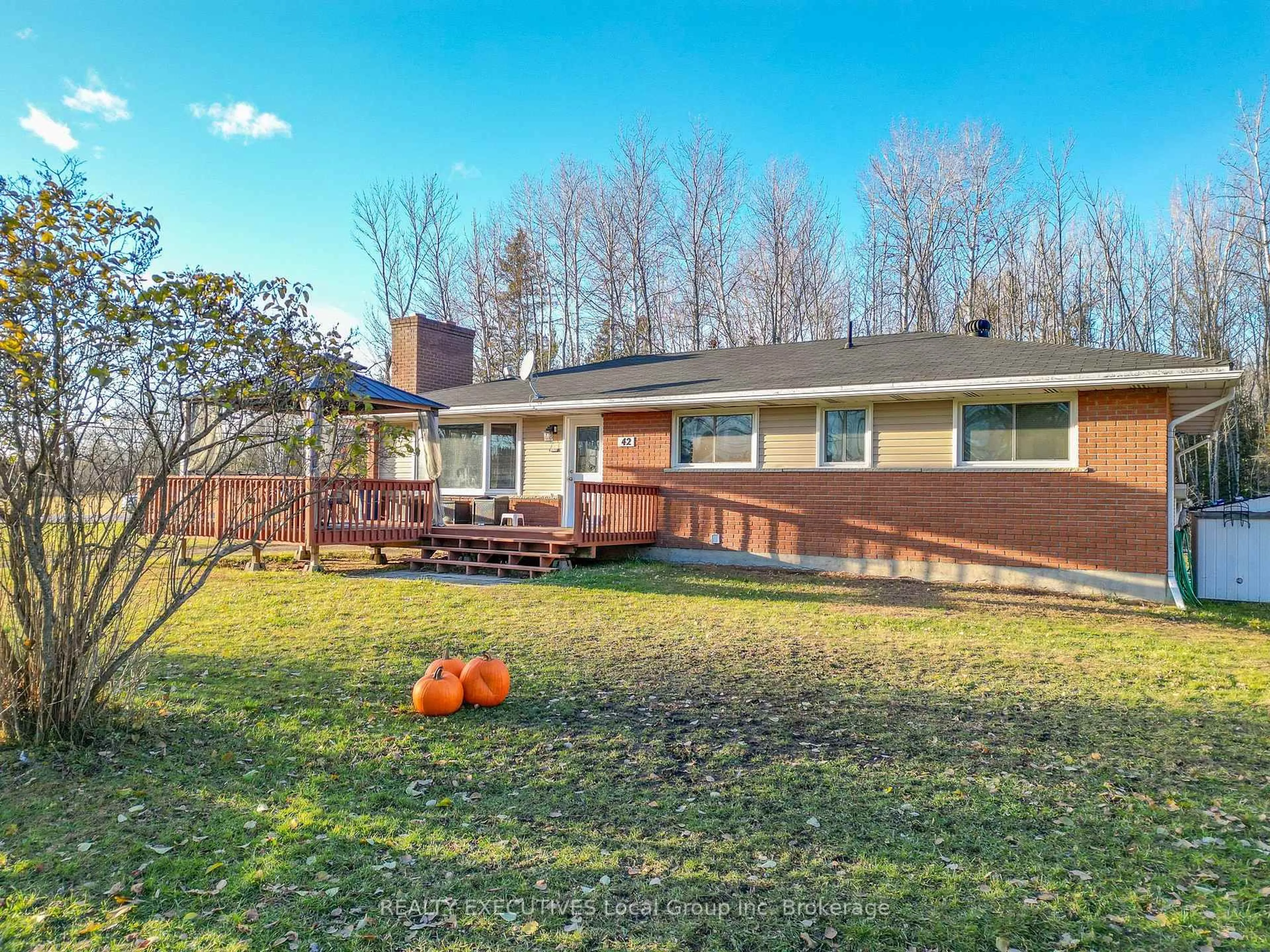 A pic from outside/outdoor area/front of a property/back of a property/a pic from drone, mountain view for 42 Riverbend Rd, North Bay Ontario P1B 8Z4