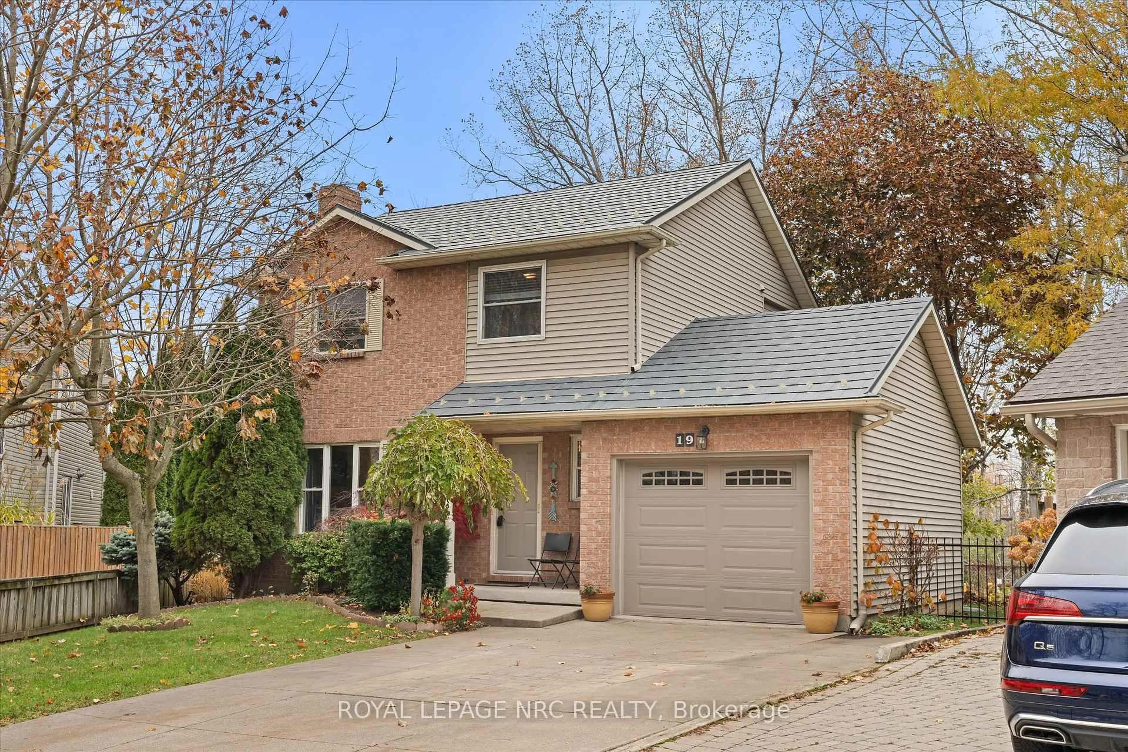 Home with brick exterior material, street for 19 Brigantine Crt, St. Catharines Ontario L2M 7V4