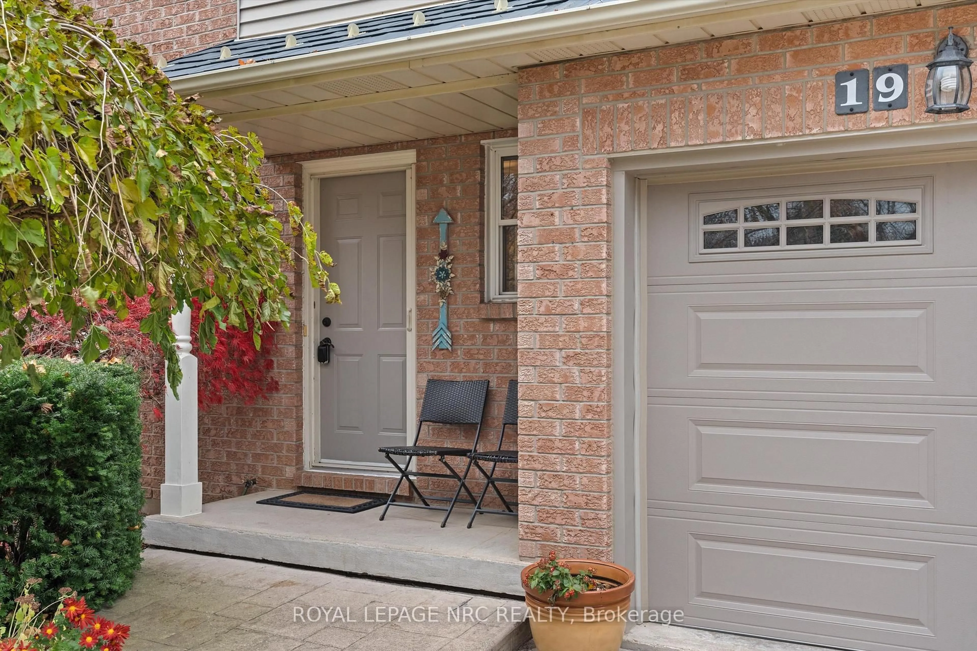 Home with brick exterior material, street for 19 Brigantine Crt, St. Catharines Ontario L2M 7V4