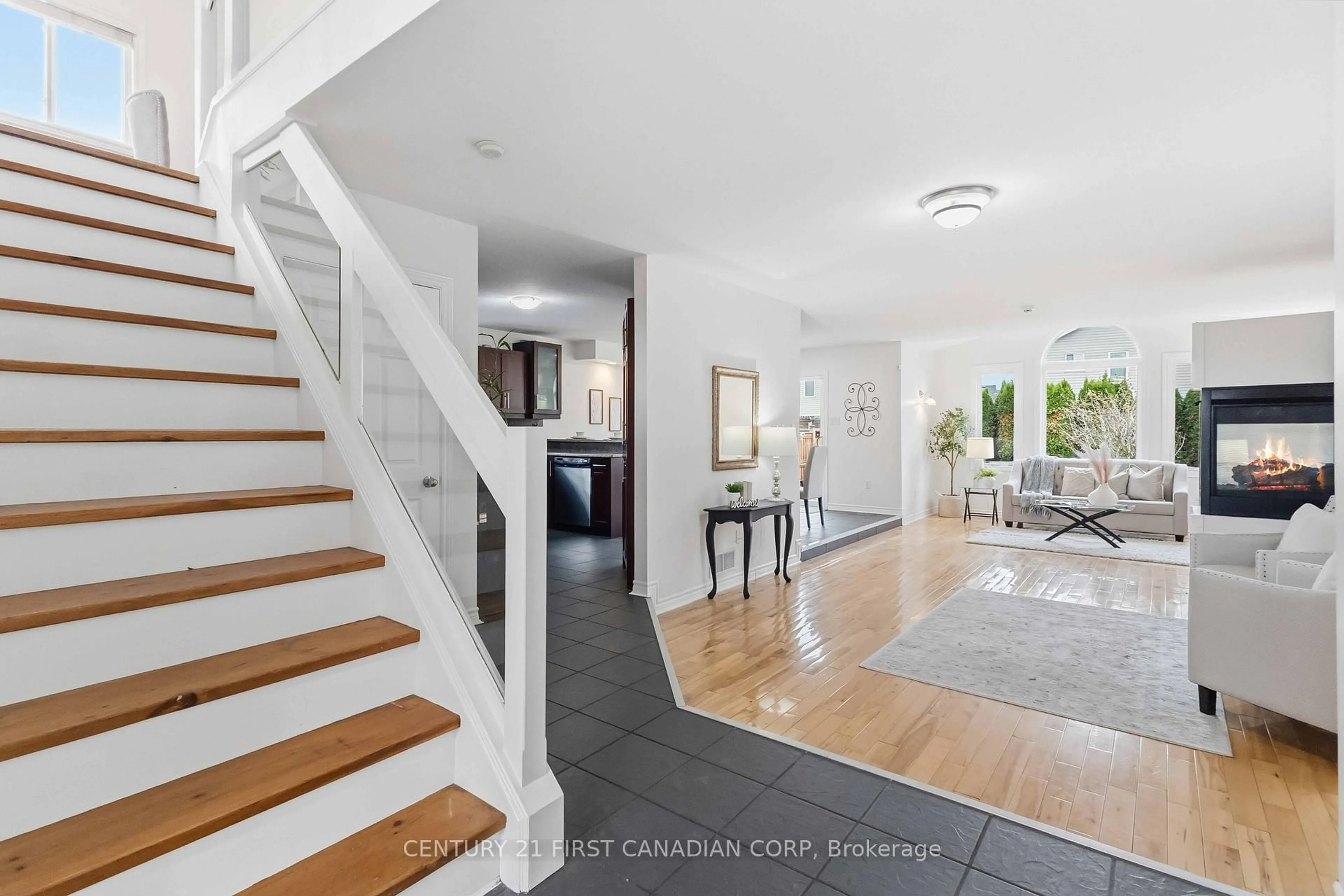 Indoor entryway for 1353 South Wenige Dr, London North Ontario N5X 4M8