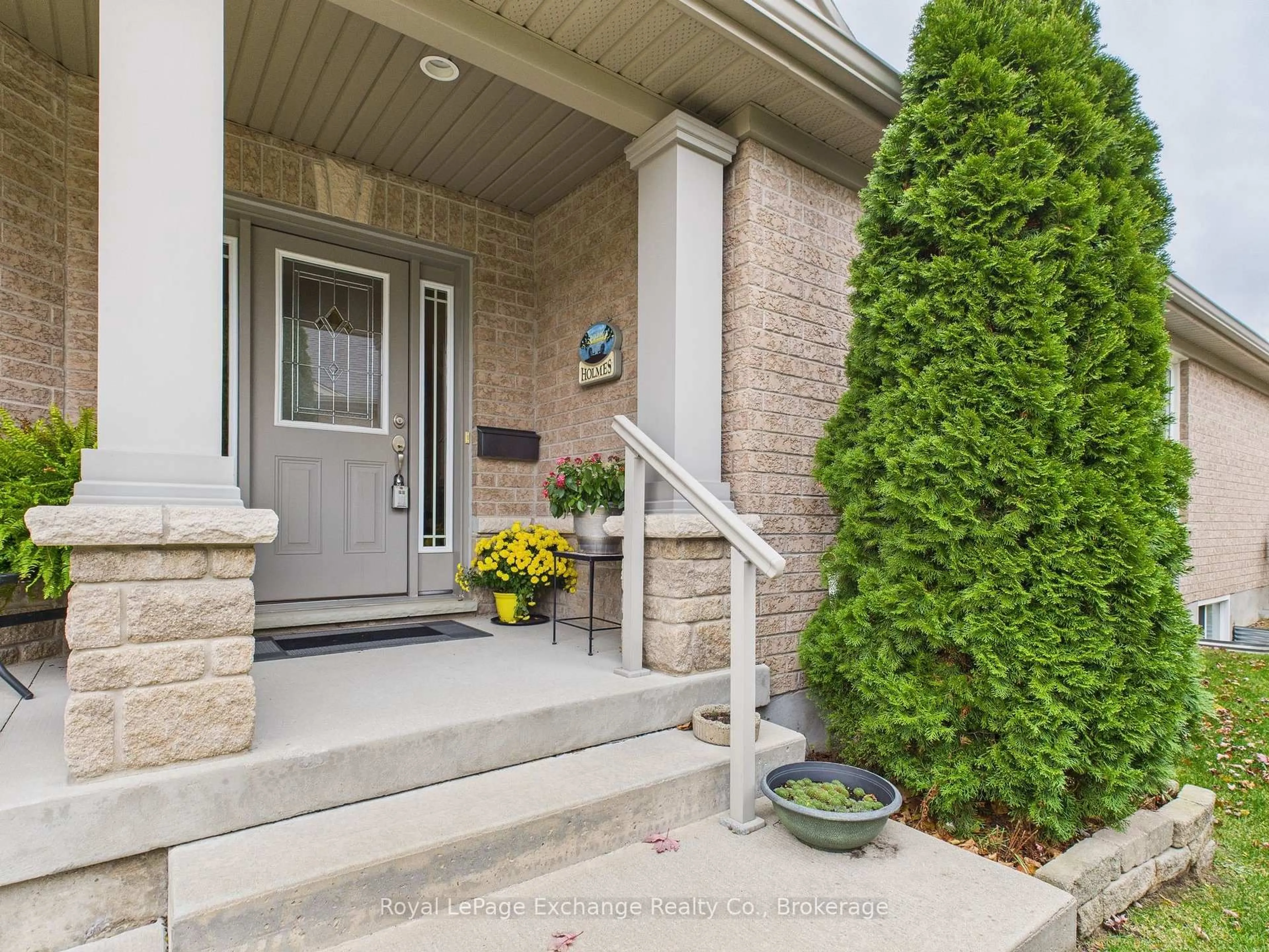 Indoor entryway for 395 Joseph St #8, Saugeen Shores Ontario N0H 2C2