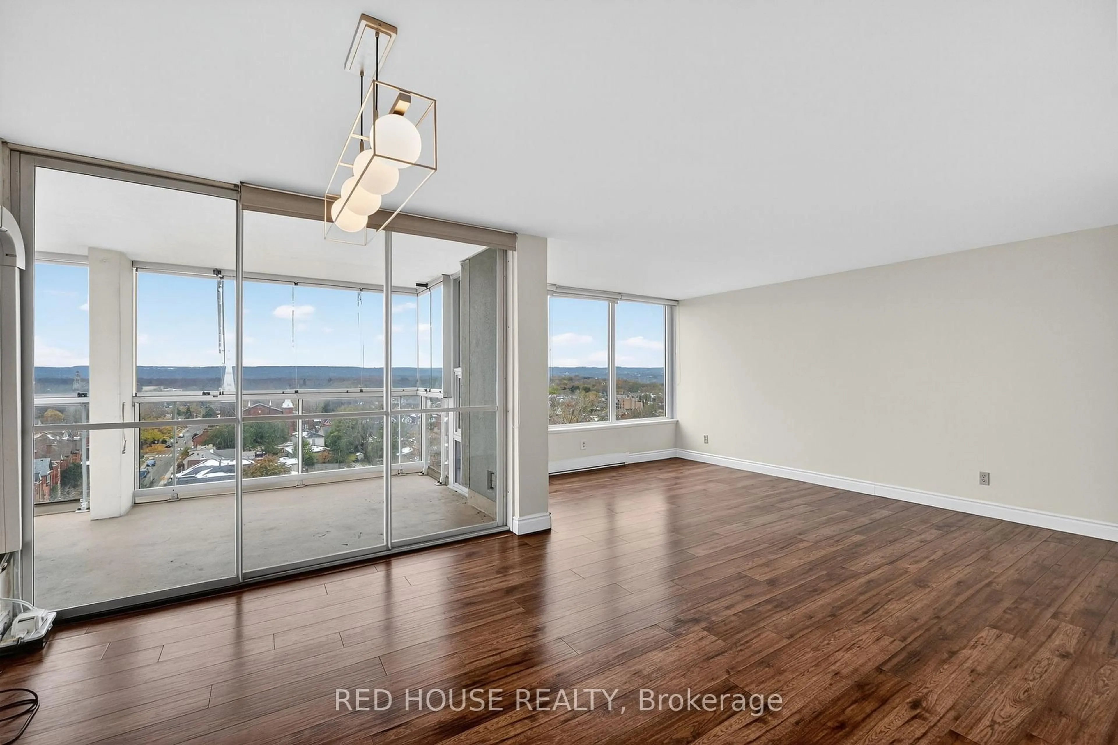 A pic of a room for 75 Queen St #1404, Hamilton Ontario L8R 3J3