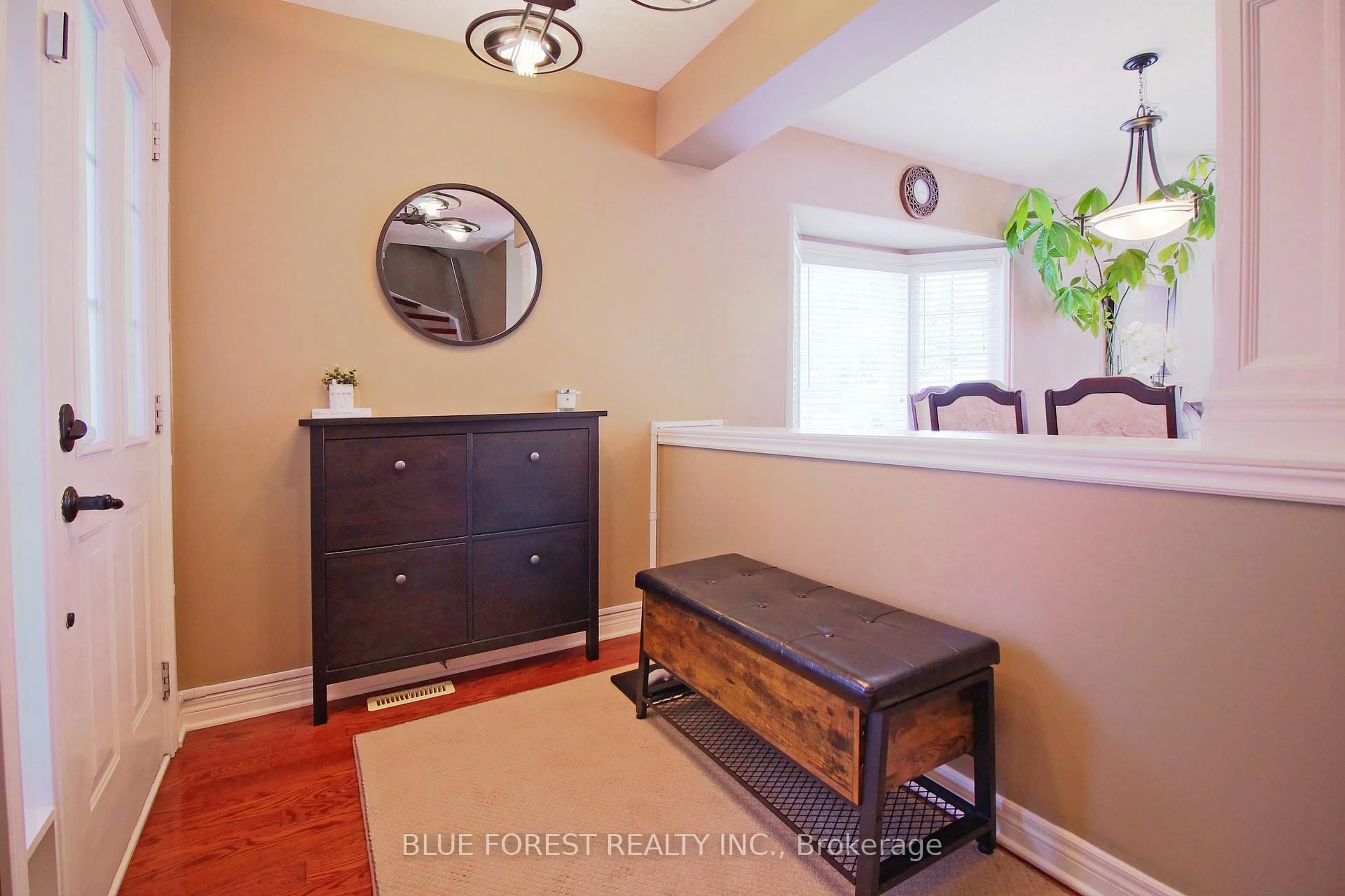 Indoor entryway for 682 Hedgerow Pl, London North Ontario N5X 4L6