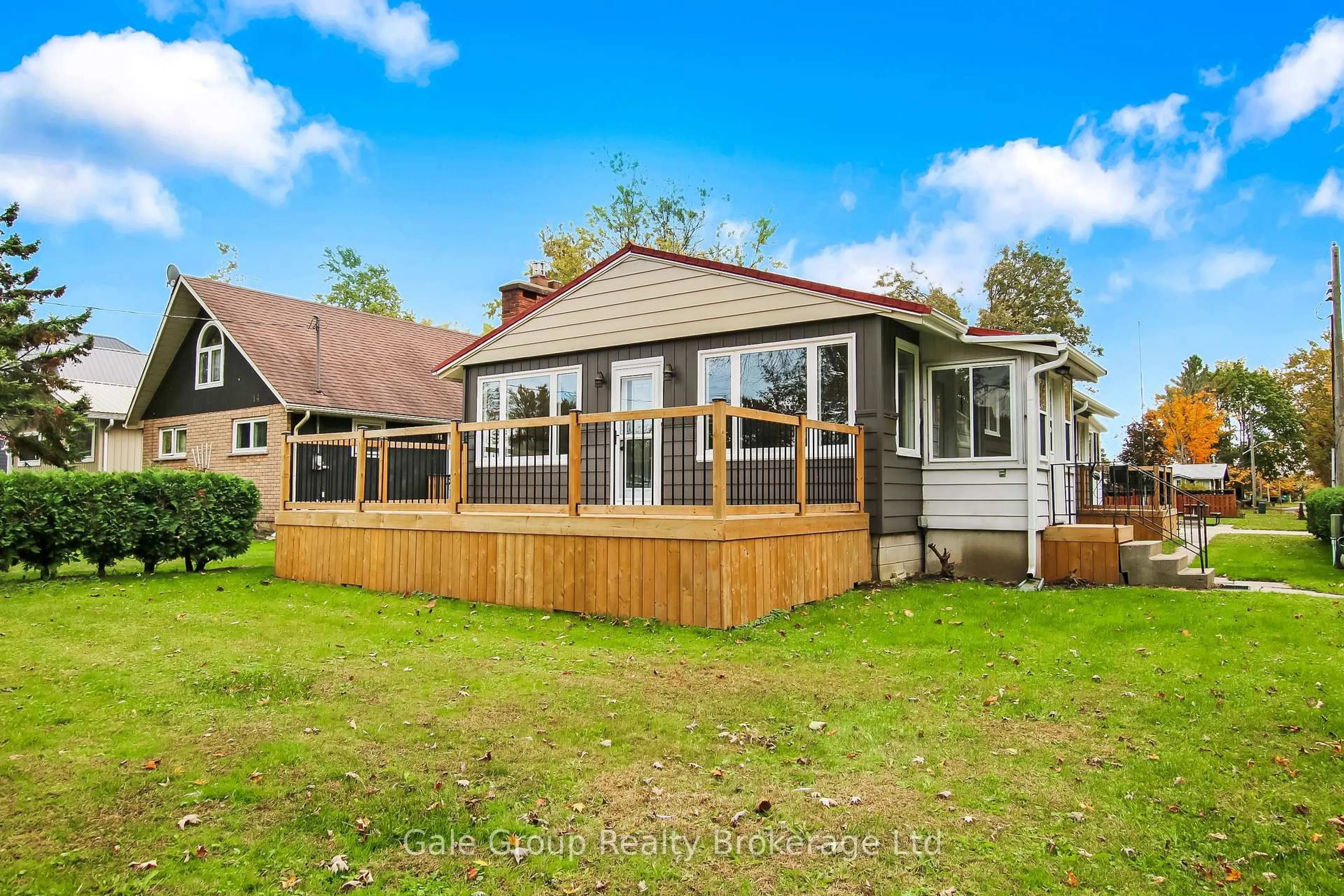 Patio, water/lake/river/ocean view for 10 Clubhouse Rd, Norfolk Ontario N0E 1T0