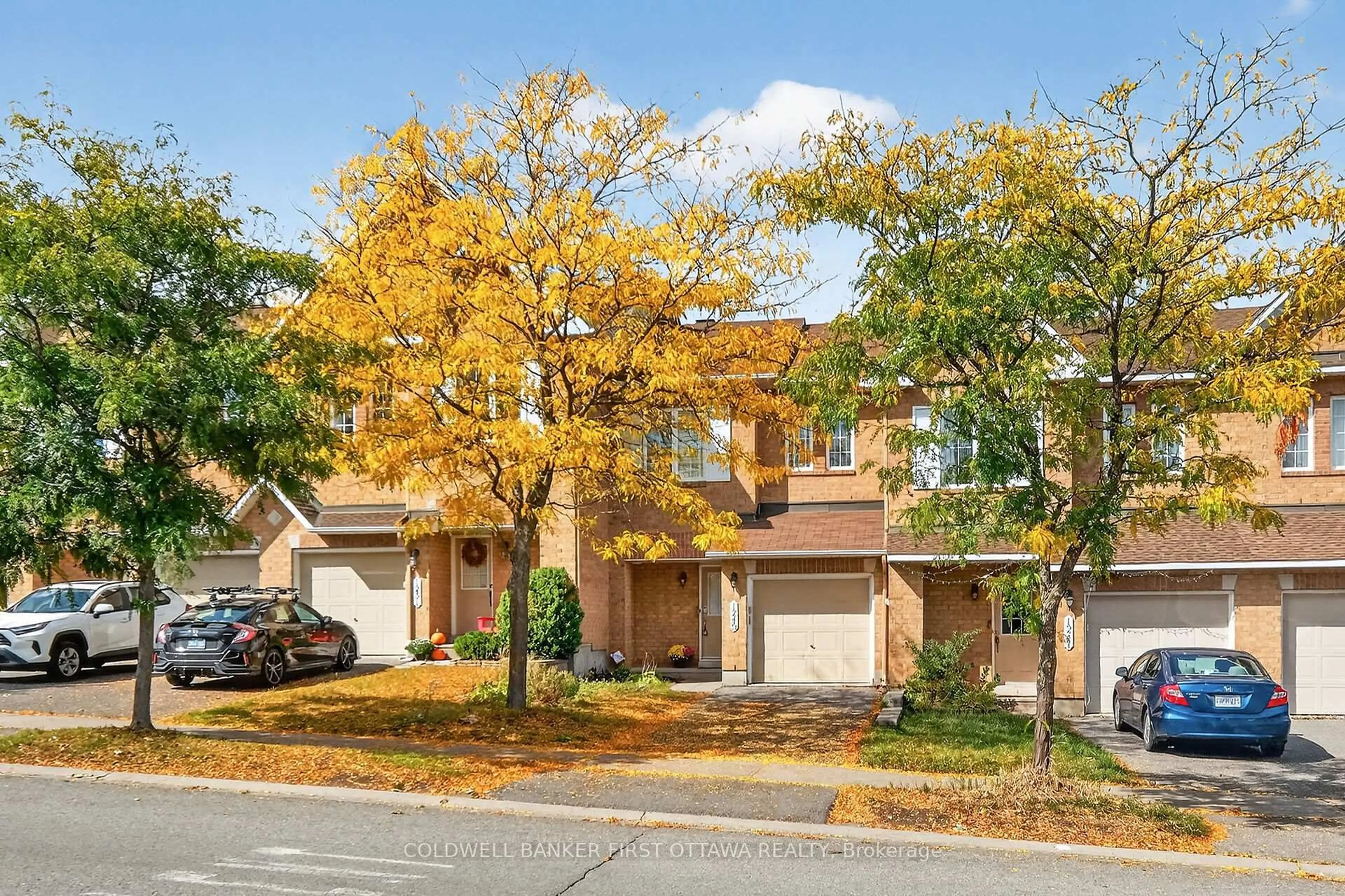 A pic from outside/outdoor area/front of a property/back of a property/a pic from drone, street for 1249 KLONDIKE Rd, Ottawa Ontario K2W 1E1