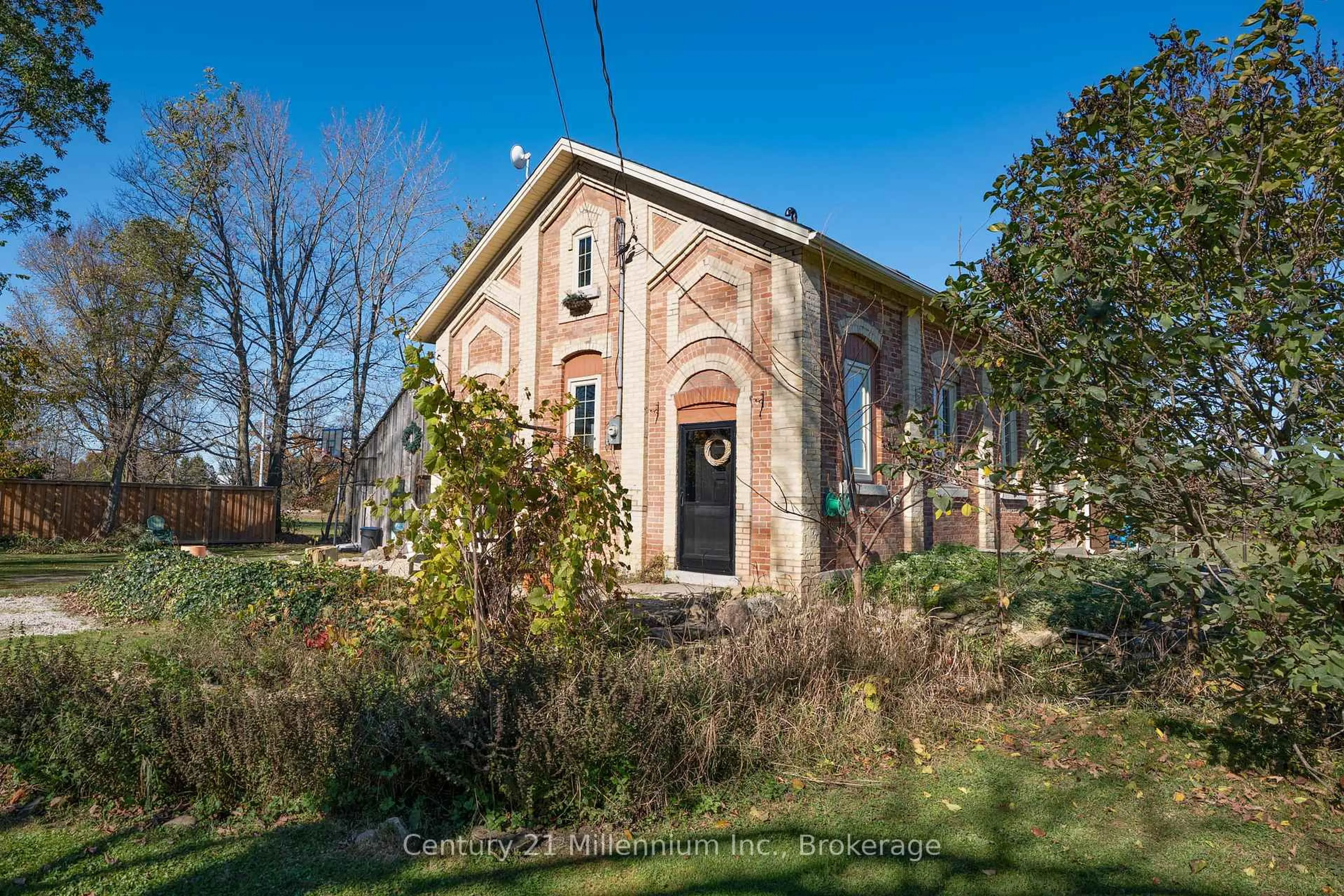 Home with brick exterior material, building for 404223 Concession 20, Georgian Bluffs Ontario N0H 1S0