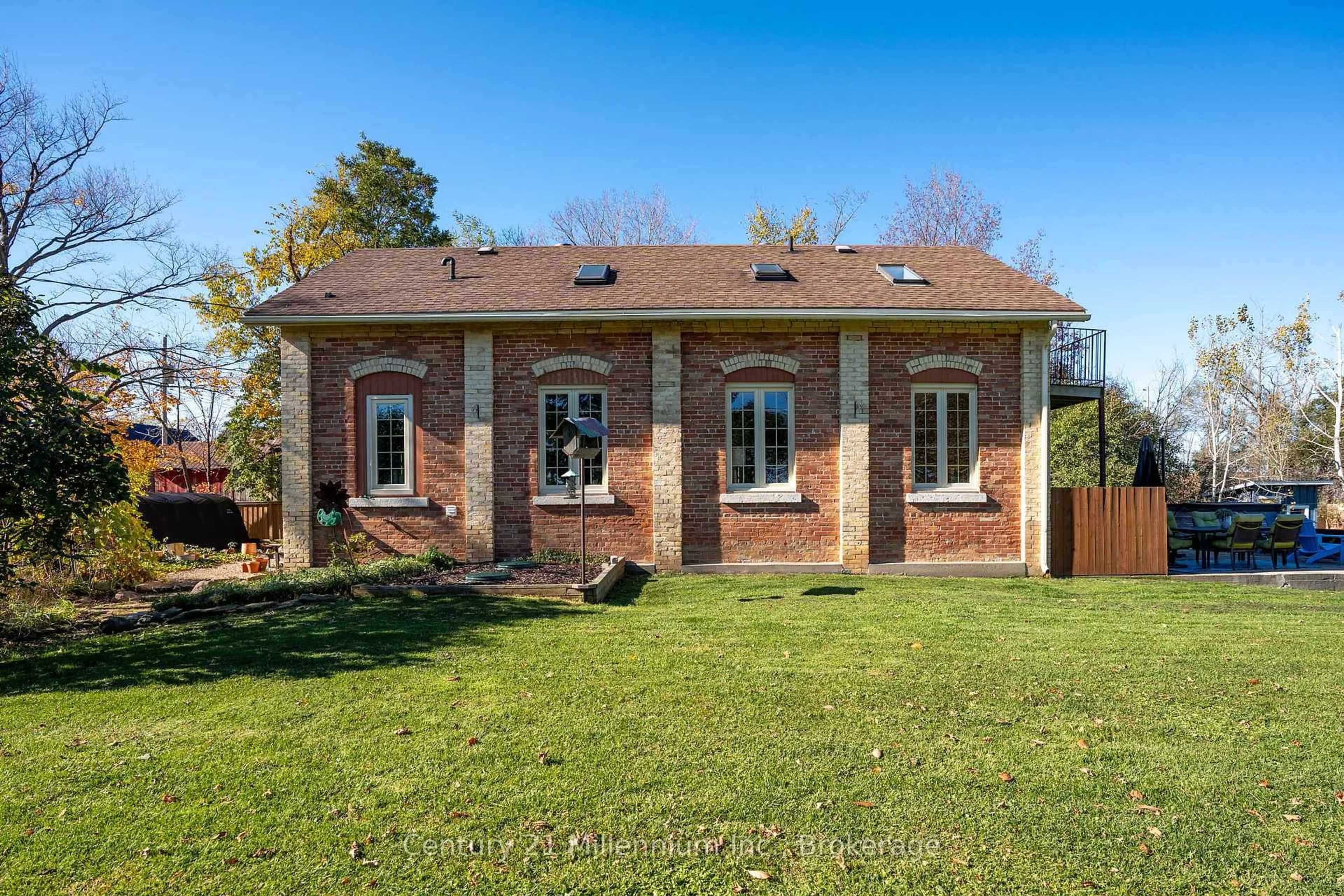 Home with brick exterior material, building for 404223 Concession 20, Georgian Bluffs Ontario N0H 1S0
