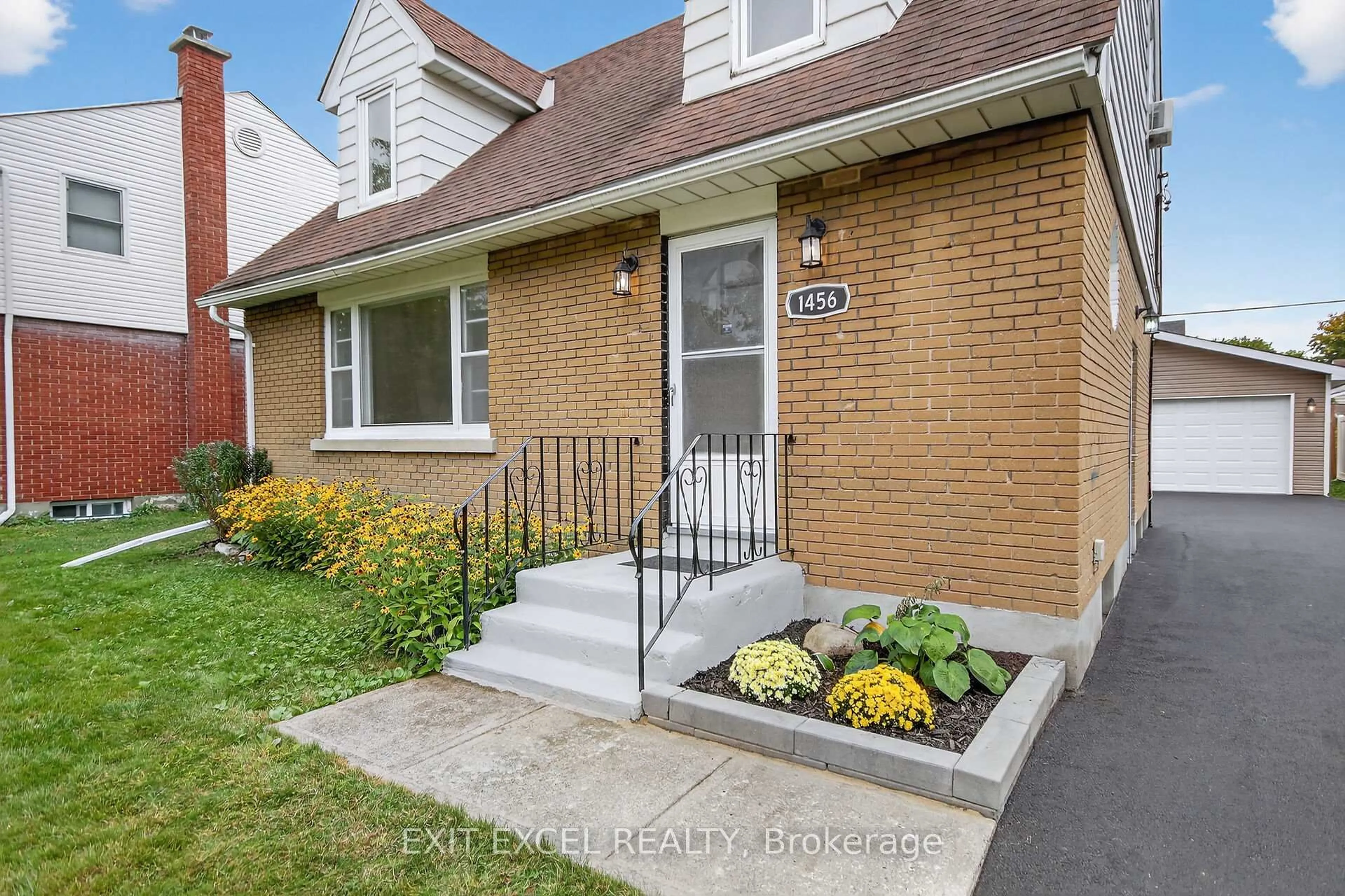 Home with brick exterior material, street for 1456 Larose Ave, Ottawa Ontario K1Z 7X8