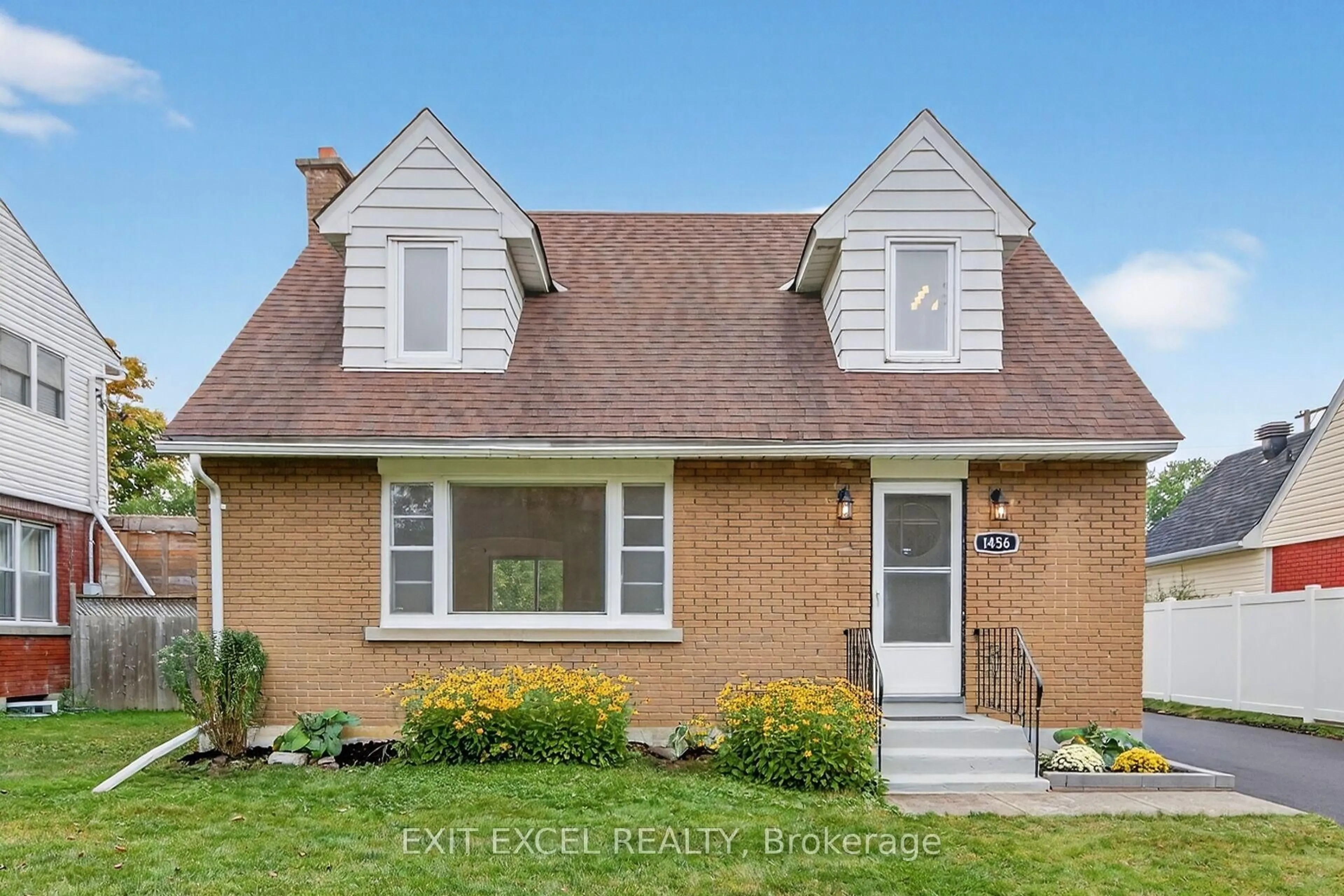Home with brick exterior material, street for 1456 Larose Ave, Ottawa Ontario K1Z 7X8