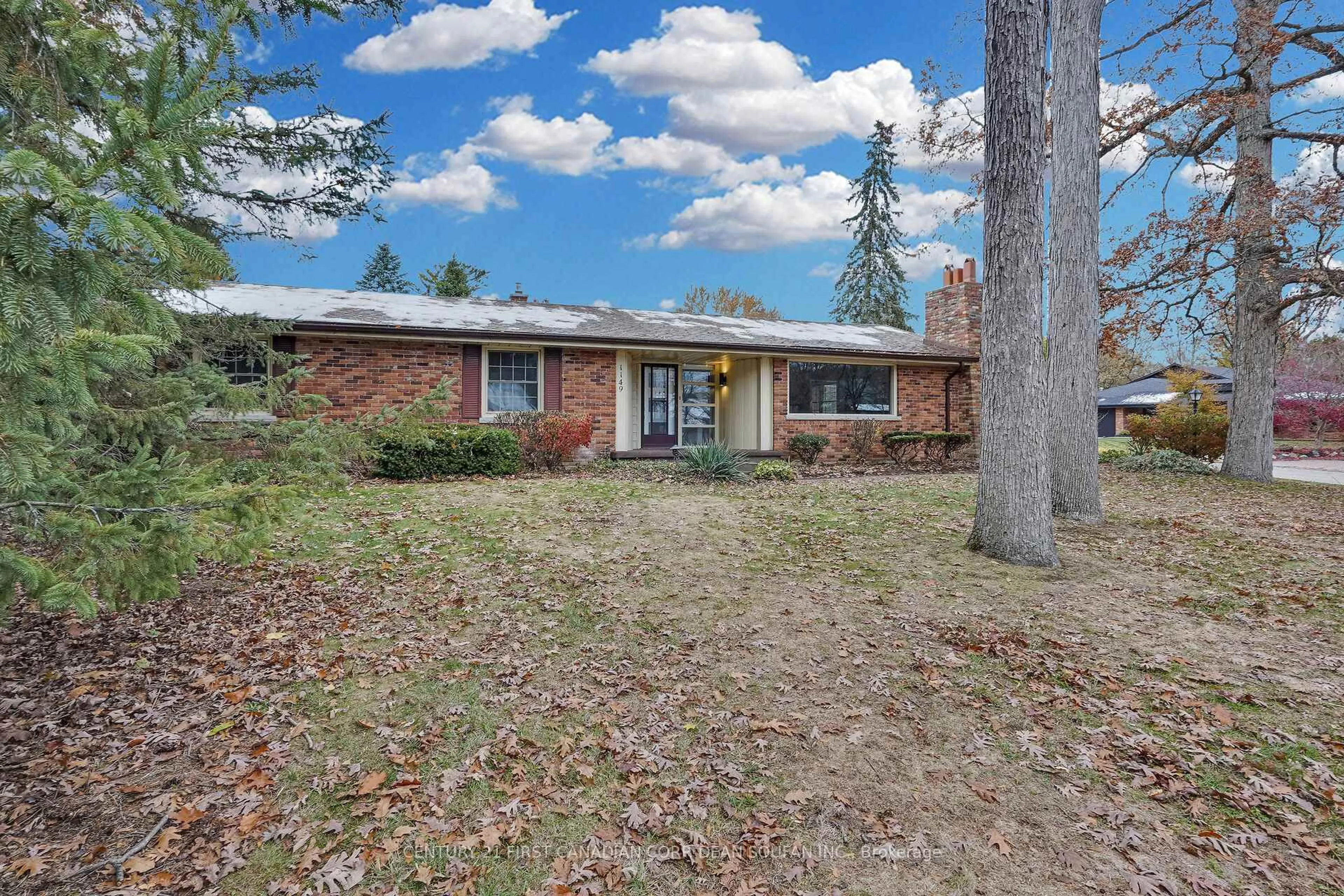 A pic from outside/outdoor area/front of a property/back of a property/a pic from drone, unknown for 1149 St Anthony Rd, London North Ontario N6H 2R2