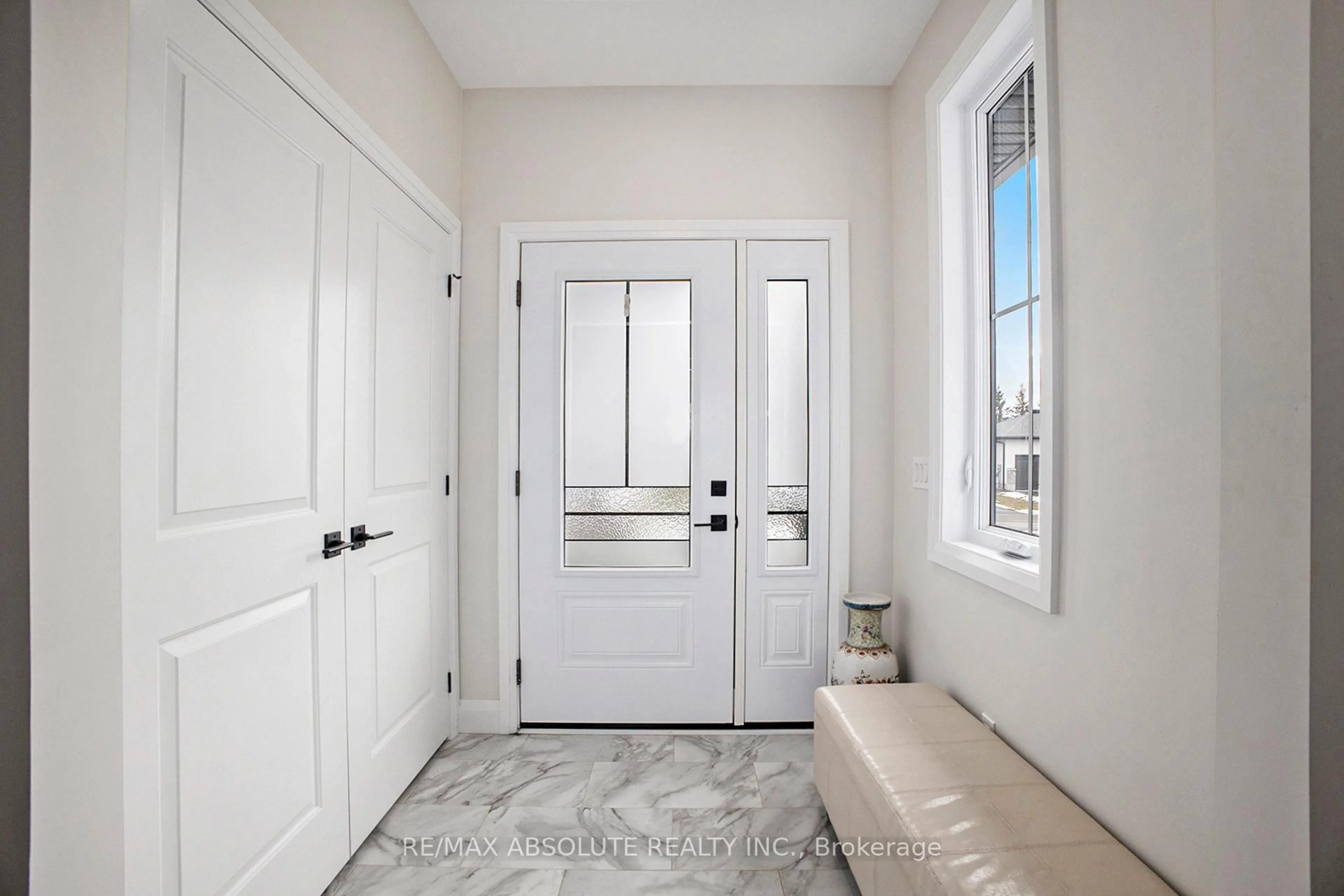 Indoor entryway for 18 Morrison Dr, Cobden Ontario K0J 1K0