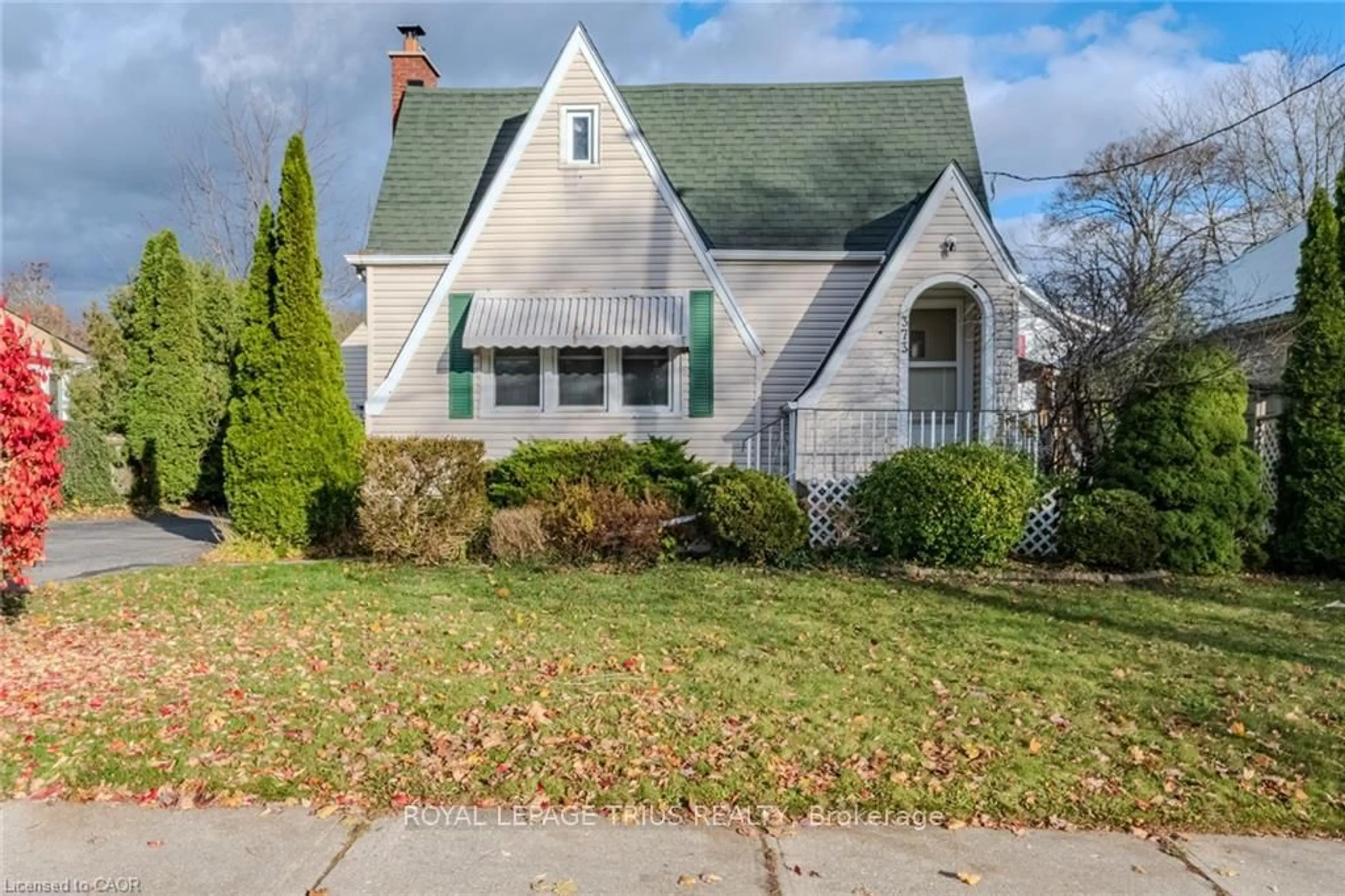 Home with vinyl exterior material, street for 373 College Ave, Norfolk Ontario N3Y 4G8